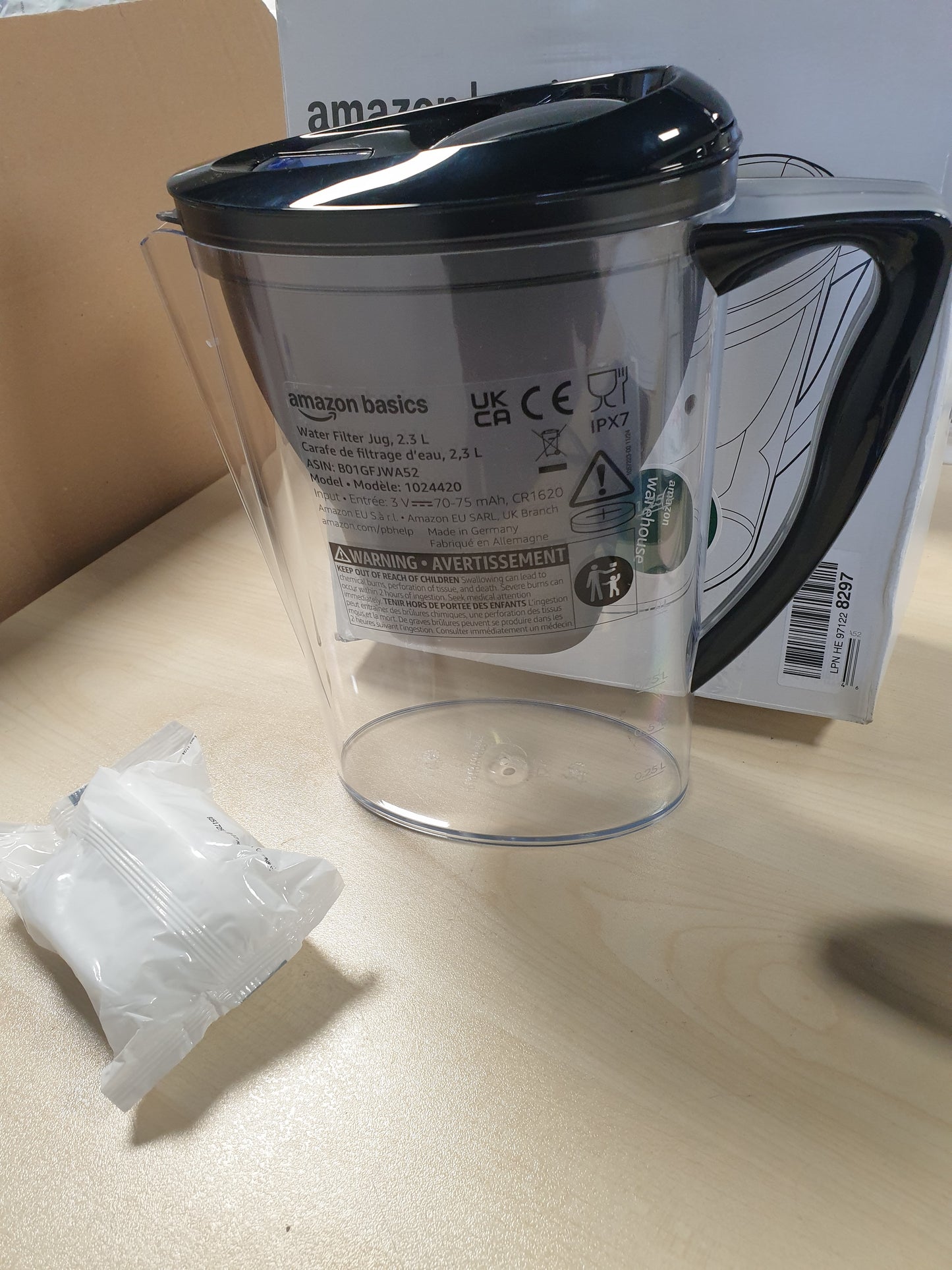 184981 - AMAZON BASICS Filtër uji me kapacitet 2.3L - Ngjyra e Zezë