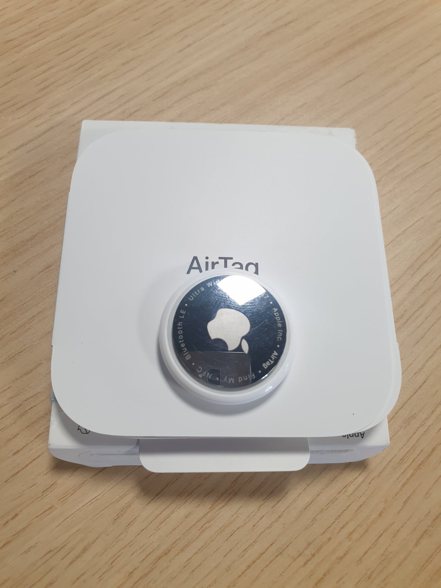 266618 - Apple AirTag. Gjurmoni çelësat, portofolin, bagazhet, çantën e shpinës. Bateri e zëvendësueshme. Rezistent ndaj ujit.