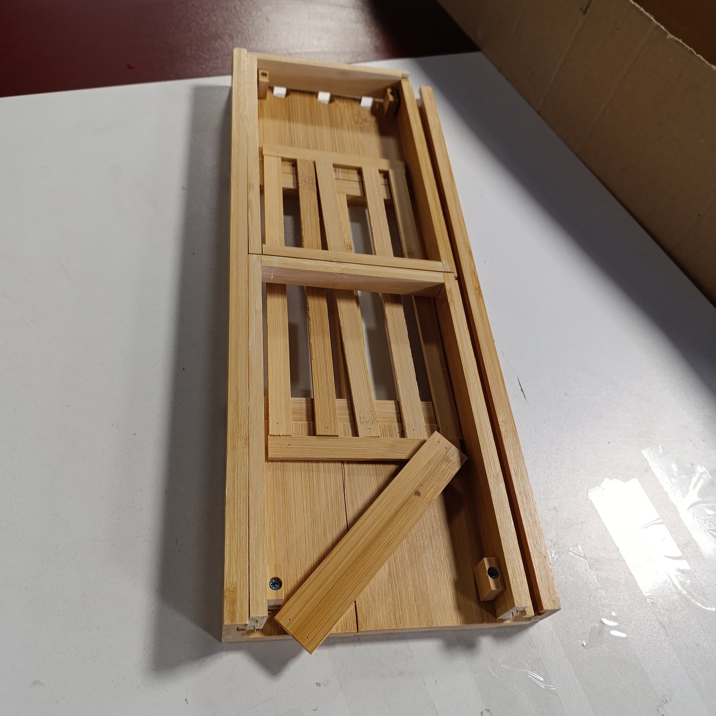214836 - Tabaka Banjoje Alpina prej Druri - Tabaka Banjoje 50-92 x 18 x 4 cm - Dekorim Banjoje prej Bambuje me Mbajtëse Libri dhe Mbajtëse Tableti - PËRFSHIN Mbajtëse Filxhani, Ngjyrë Kafe