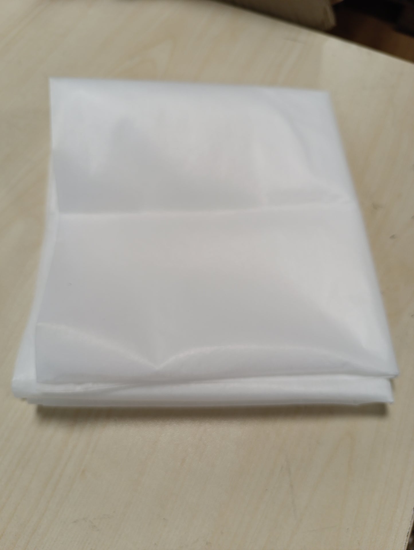 216777 - Makinë qepëse - Ndërfaqe jo e endur që ngjitet me hekur - e lehtë (30g/m²) 90cm e gjerë - 2 metra pëlhurë jo e endur (e bardhë)