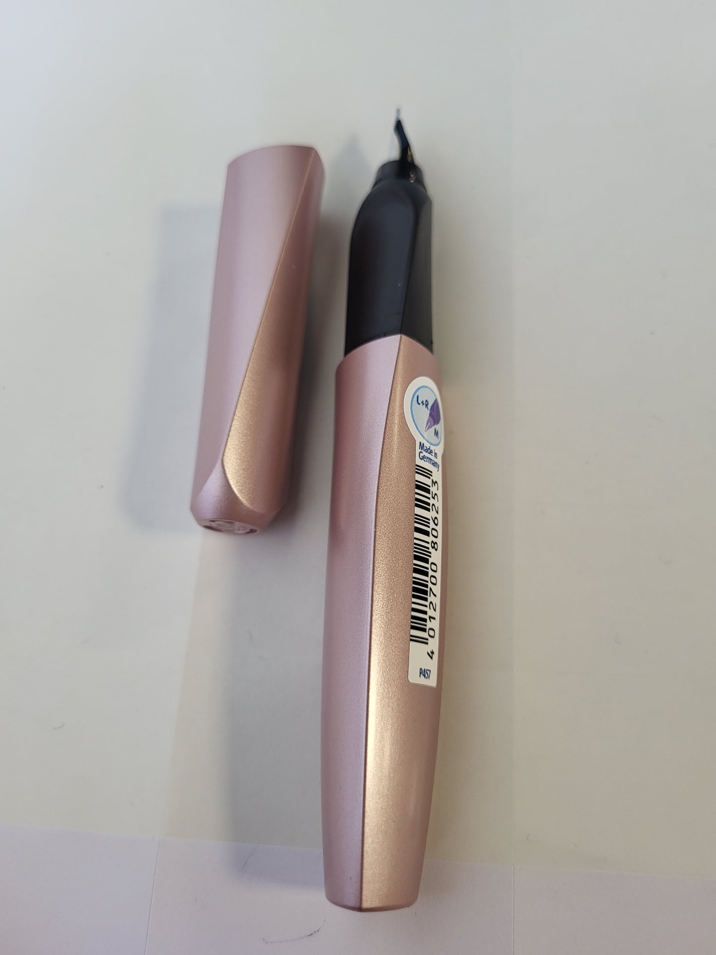 269324 - Pelikan Stilograf Twist, majë çeliku inox me gjerësi të mesme vije, përfshirë fishekun e bojës, rozë për vajza