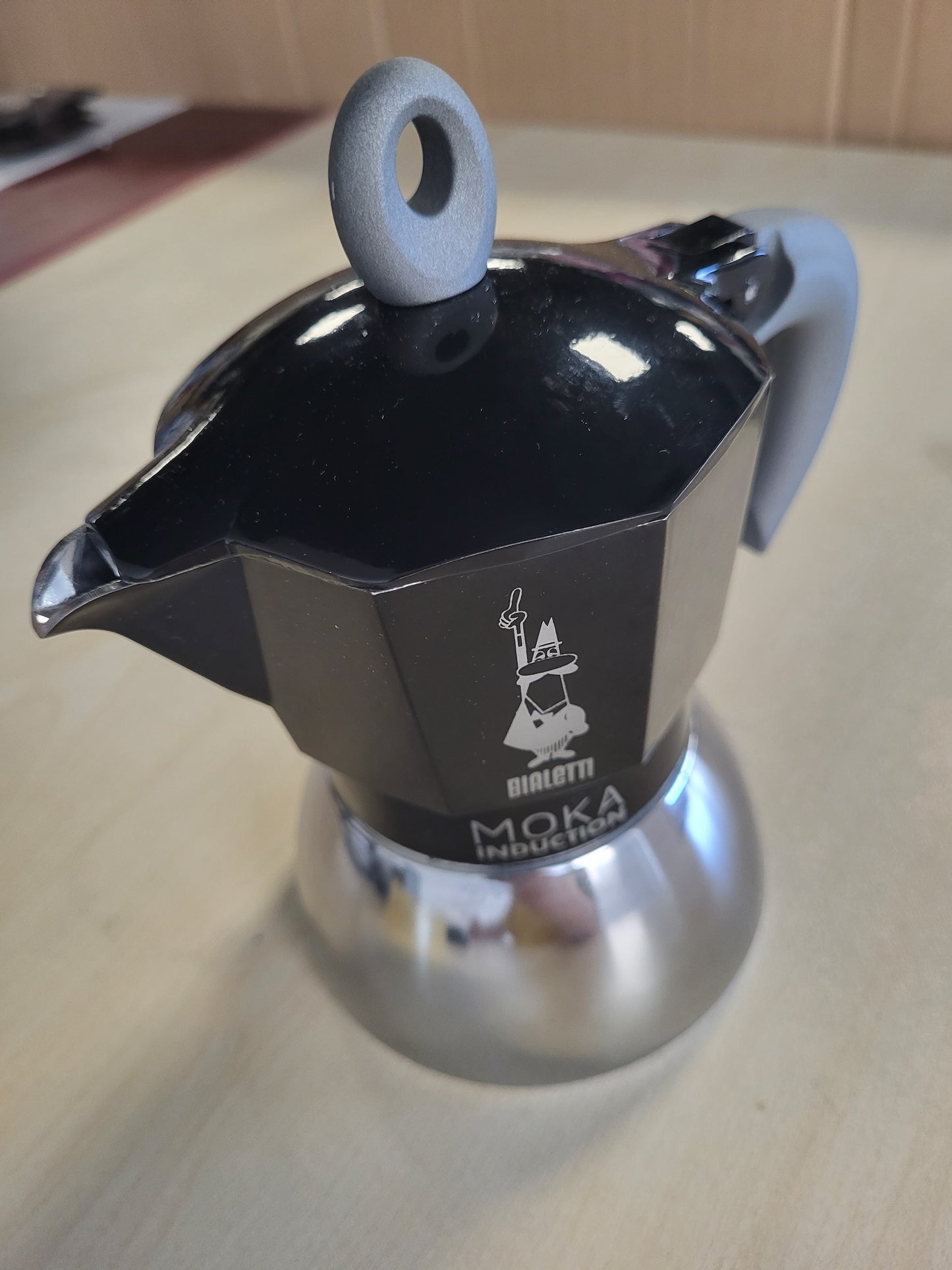 221597 - BIALETTI Makinë kafeje me induksion Moka, për 4 gota Espresso (150ml), e zezë
