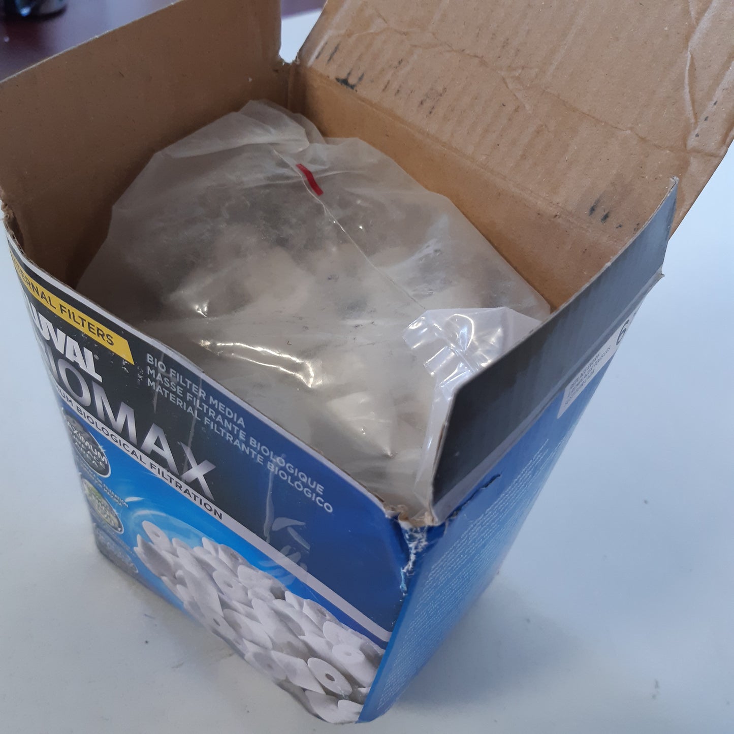 215218 - FLUVAL Fluval Biomax, bio-unaza për akuariume me ujë të ëmbël dhe të kripur, 1100g.