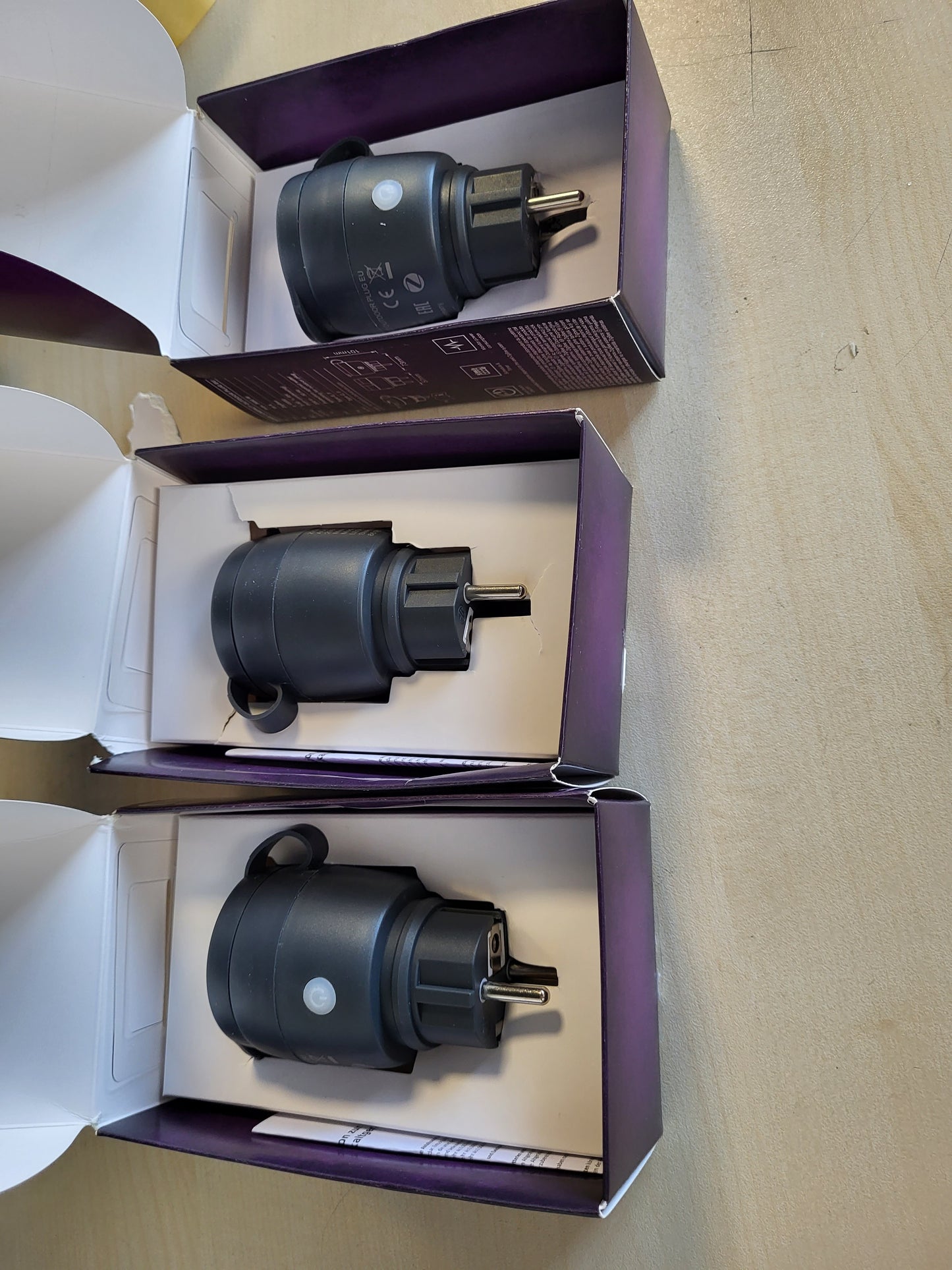 217075 - LEDVANCE SMART+ Prizë ZigBee për jashtë, prizë kompakte për jashtë me kontroll të konsumit të energjisë, i bën pajisjet konvencionale inteligjente, të kontrollueshme nëpërmjet Alexa, Google Home dhe portave të tjera Zigbee, pako me 4 priza
