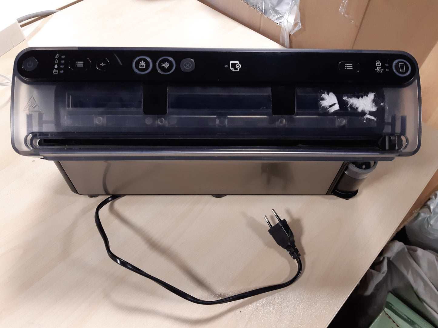 204012 - FOODSAVER Elite All-in-One Mbyllës Lëngu+ | Mban Ushqimin e Freskët deri në 5 herë më Gjatë | Përfshin 1 Rrotullë (28 cm x 2.43 m) dhe 4 Qese Mbyllëse me Vakum (0.94 l dhe 3.78 l)