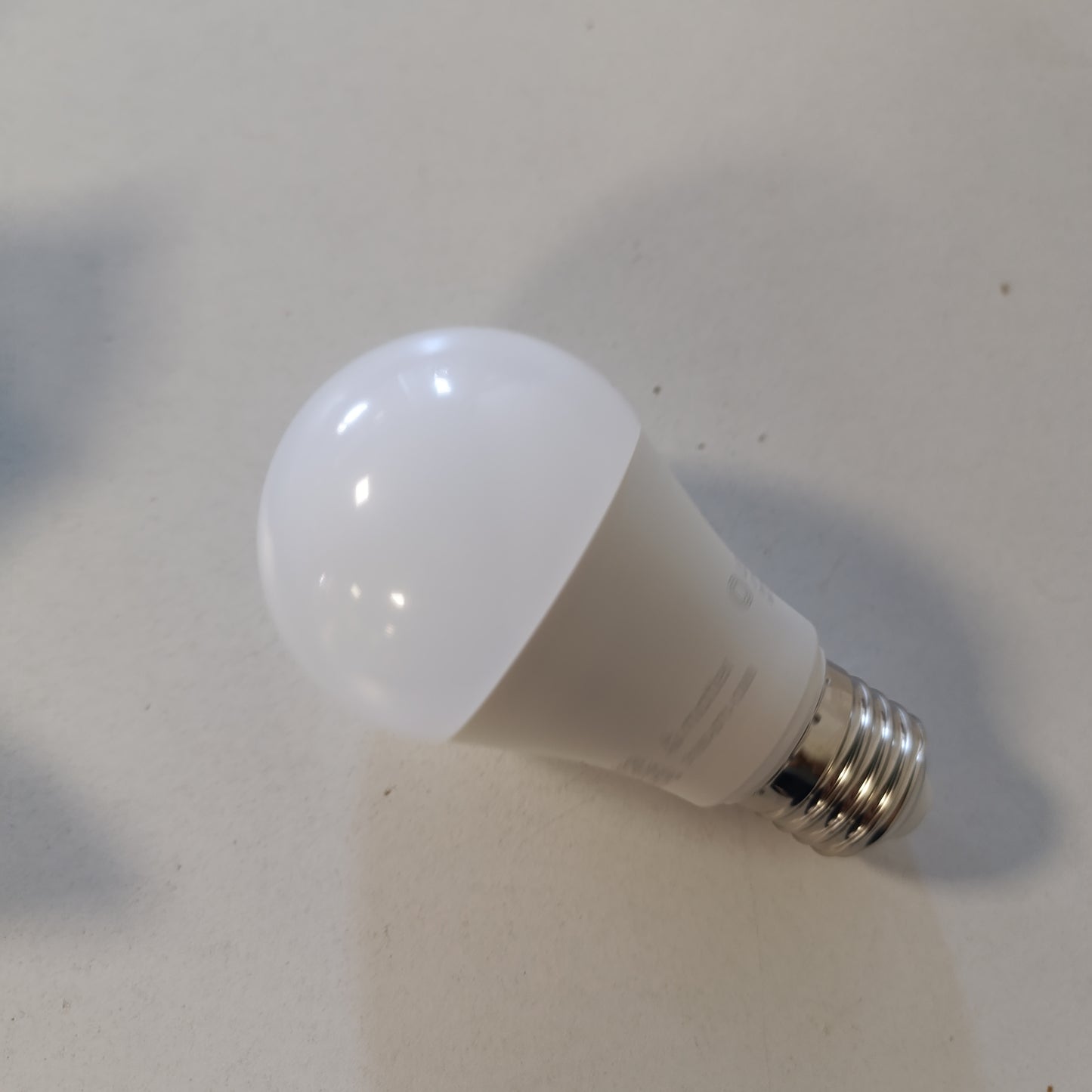224233 - LEDVANCE Llampa LED SMART+ MATTER, E27, 9W, 806lm, dritë me ngjyrë të bardhë të ngrirë, jetëgjatësi deri në 20,000 orë, pako e vetme