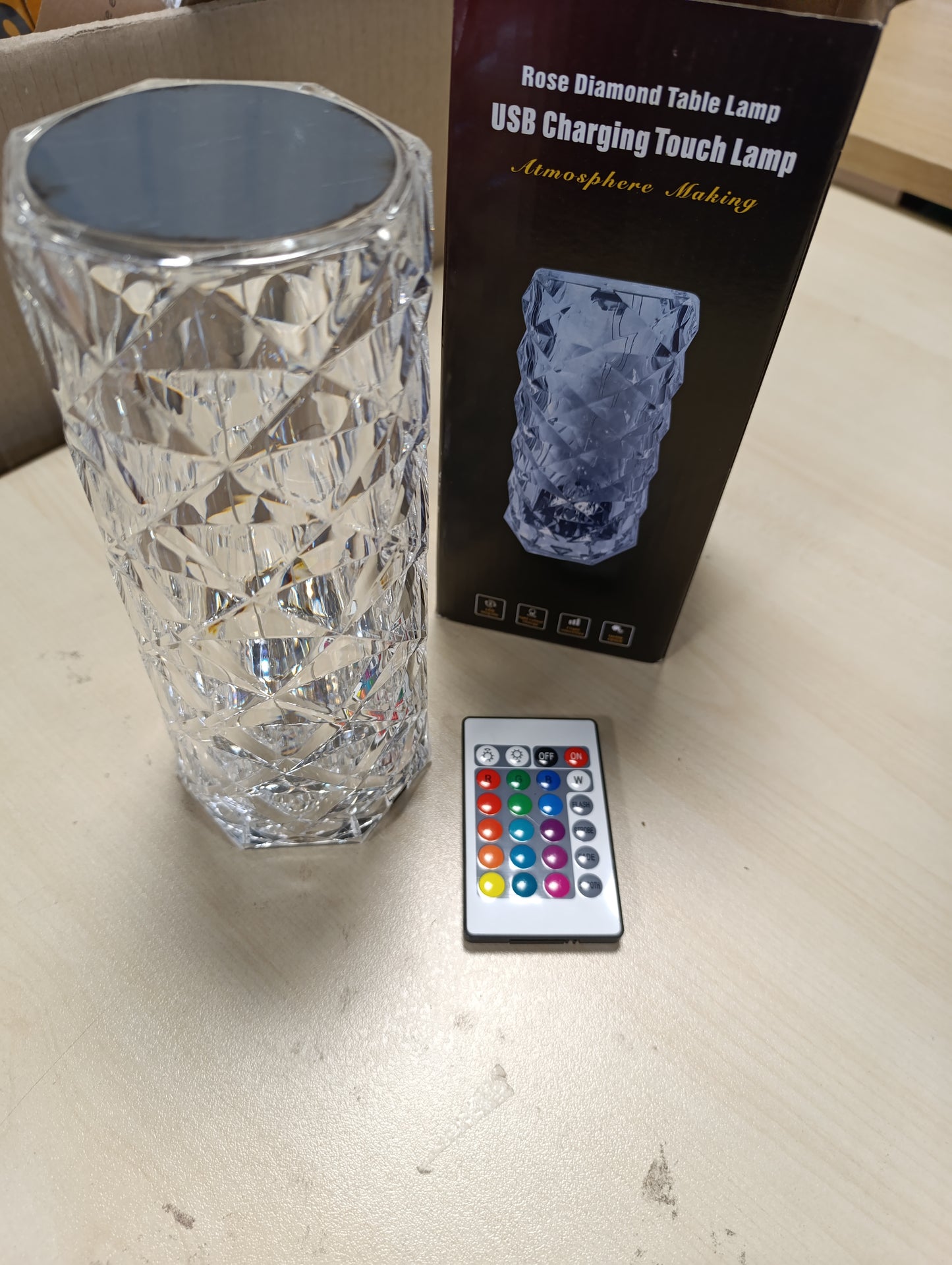 169211 - RETOO Llambë Tavoline Kristali në formë Diamanti, me USB-C, Kontroll me Prekje, Errësim dhe Telekomandë, 4 Modalitete Drite, Material Akrilik, Dritë Ndryshuese RGB, e përshtatshme për Dhomën e Gjumit dhe Dhomën e Ndenjejes