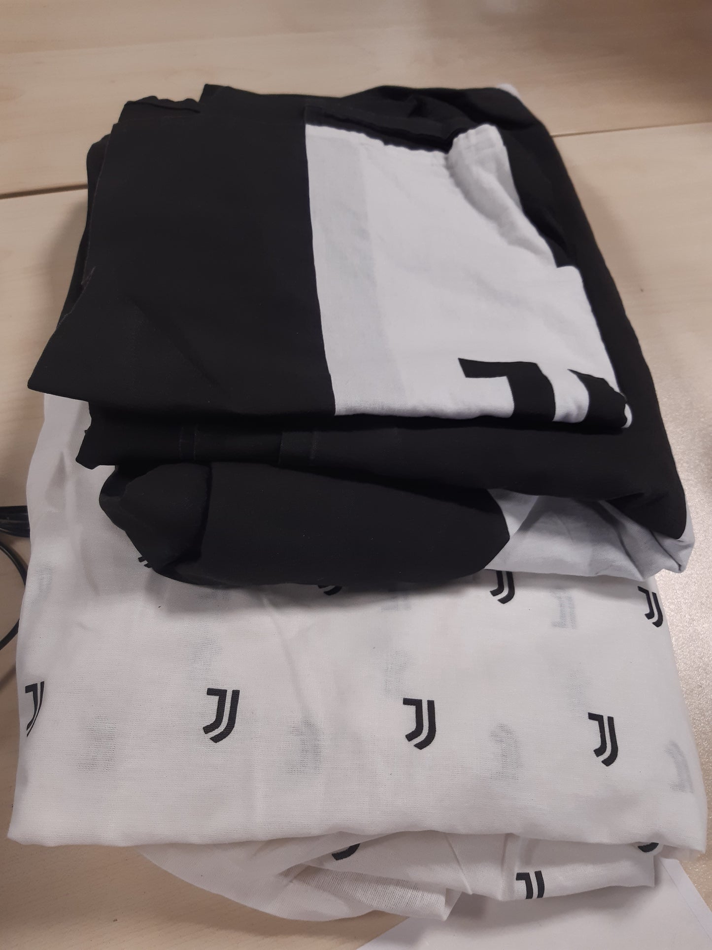 221224 - JUVENTUS FC Shtrati Hermet për krevat francez, Çarçaf francez, i zi dhe i bardhë, 100% pambuk i pastër, Produkt zyrtar