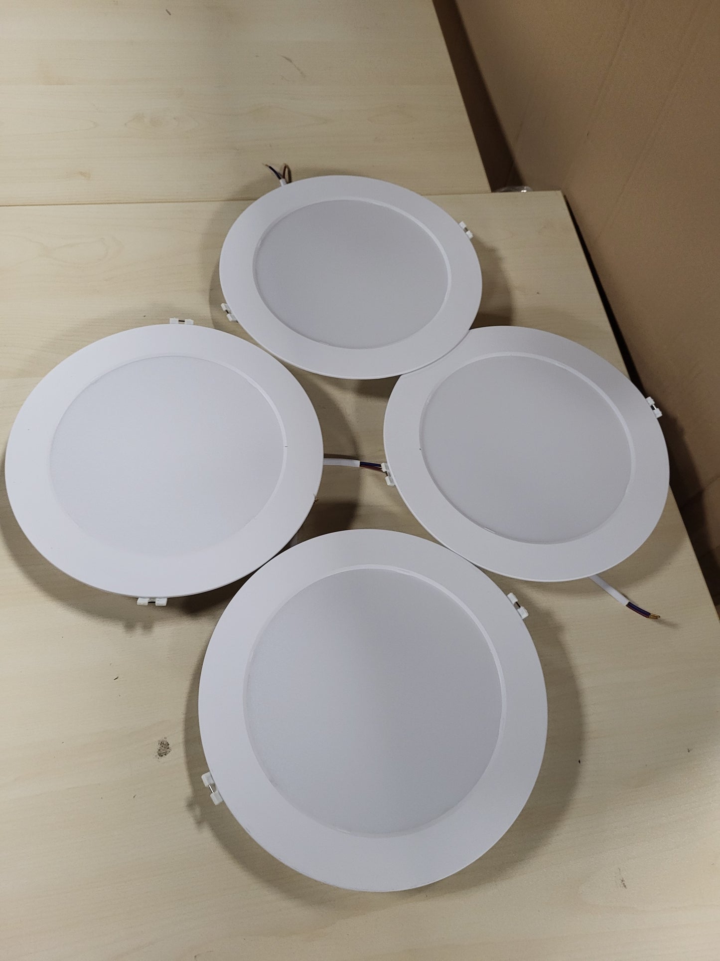 215358 - GARZA Pako me 3+1 ndriçues LED të futur, 22 cm, 18 W, e bardhë e ftohtë 6500K, 1950 lm