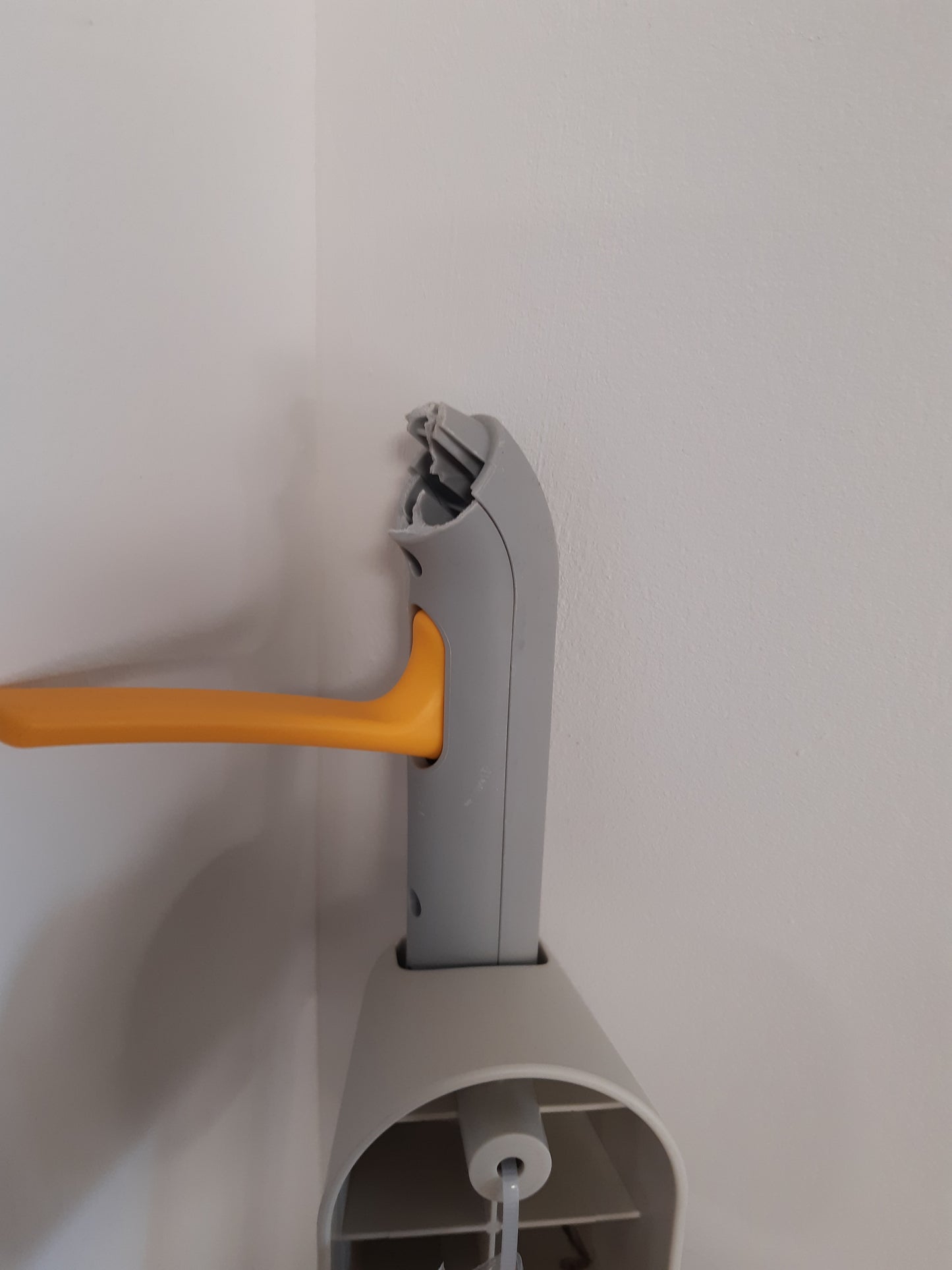 208422 - JOSEPH JOSEPH Mop me Sperkatje CleanTech 2-në-1, Sfungjer Pastrimi Mikrofibre të Lajet, Pastrues Njollash, Këmbëz me Tërheqje të Lehtë, Shishe e Mbushshme, Material Gurë i Lehtë