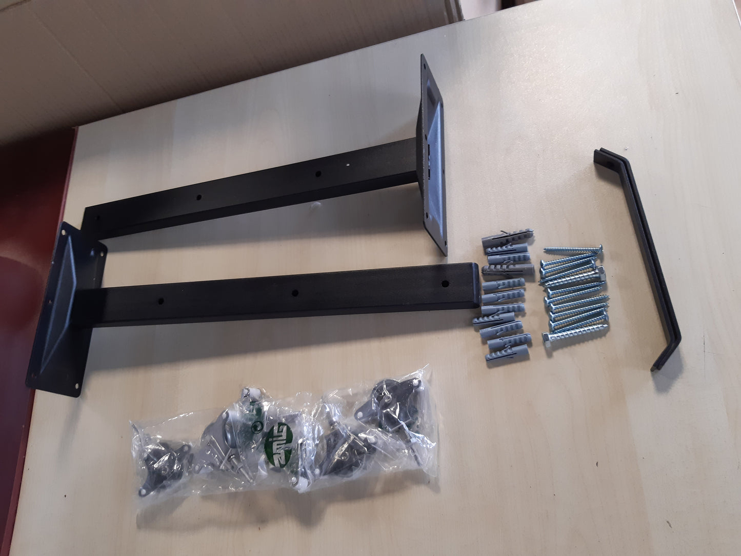 167456 - AMIG - Raft Tharës Rrobash për Jashtme i Montuar në Mur, me Dy Krahë dhe 6 Rrotulla nga Çeliku Inox, Kapacitet i Madh Rrobash të Lagura, në Madhësi 46x8x18 cm