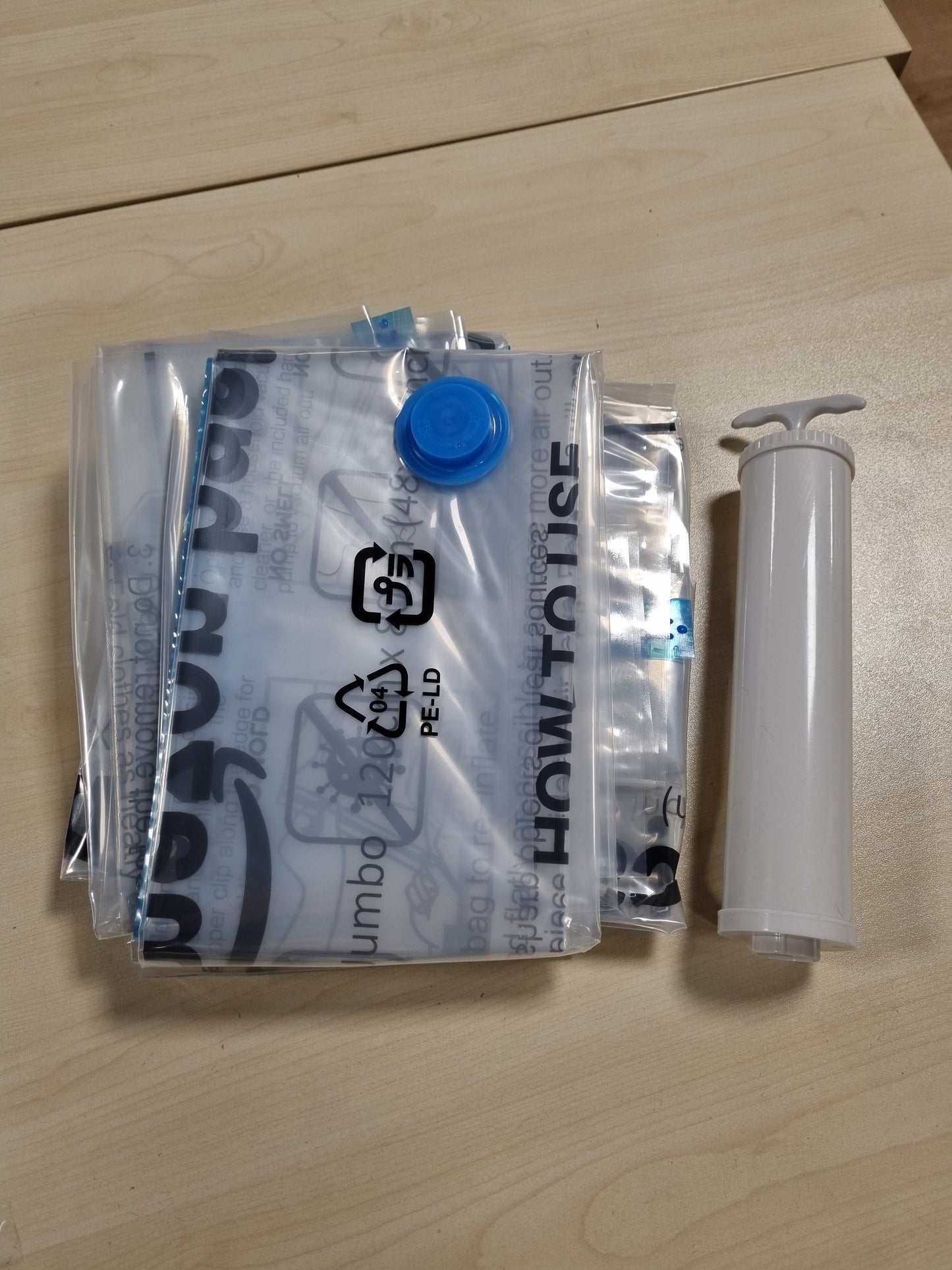 224438 - Amazon Basics Qese kompresimi me vakum, Qese ruajtjeje, me pompë dore, me zinxhir, madhësia X-Jumbo, pako me 4, për rroba, transparente