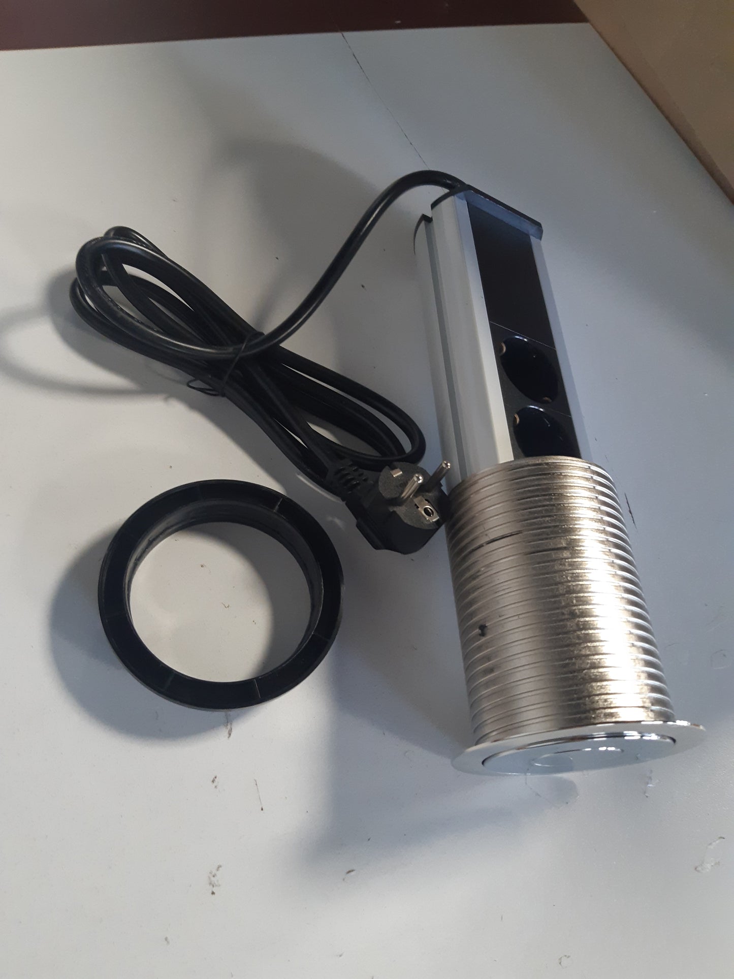268212 - LEUTED Prizë elektrike me 3 drejtime për kuzhinë, shirit elektrik për tavolinë me 2 porta USB, kyç sigurie për fëmijë dhe kabllo 1.8 m, Ø80 mm