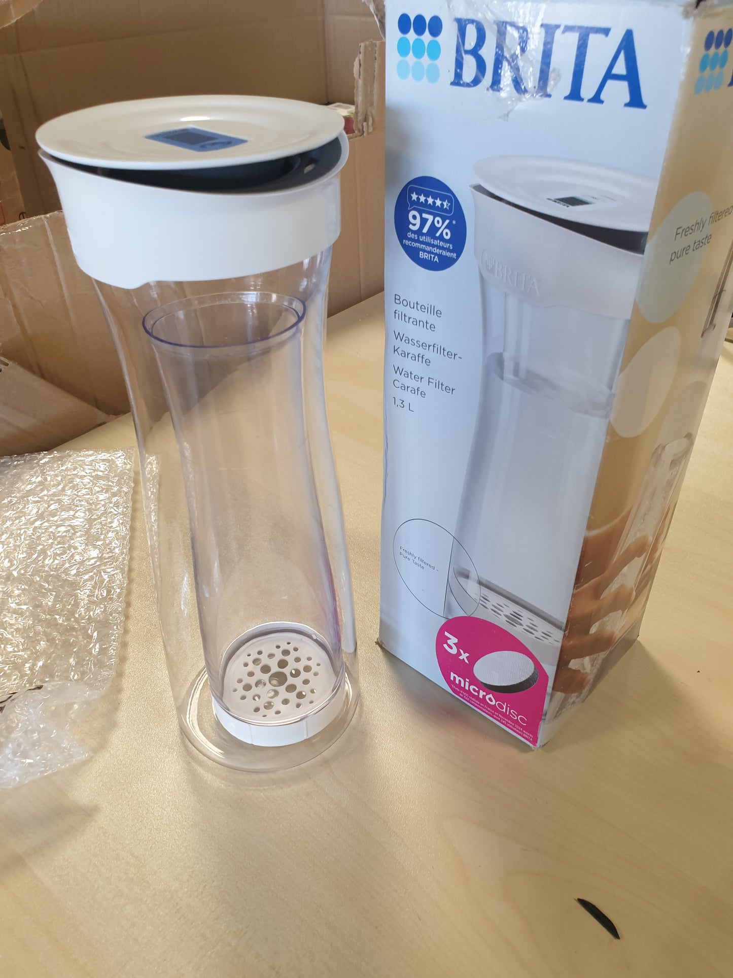 239889 - BRITA Shishe filtri për ujë të bardhë grafit - Kapacitet 1.3 L, 3 filtra MicroDisc të përfshirë, Redukton disa PFAS, klorin dhe grimcat e imëta