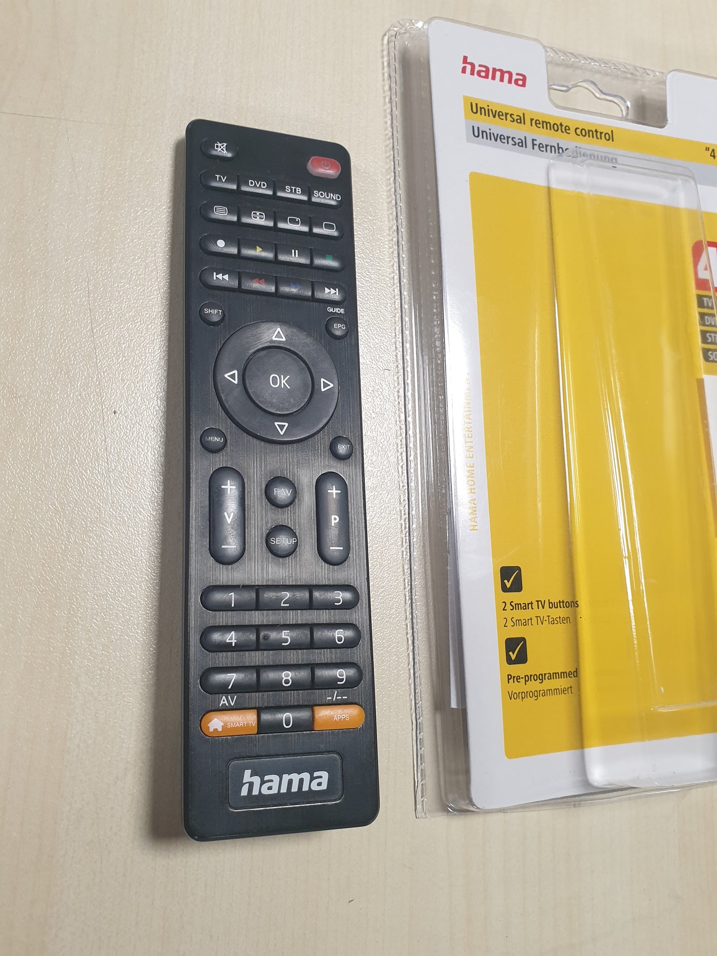 267191 - HAMA Telekomandë universale 4 në 1 për Smart TV, kontrollon deri në 4 pajisje, e programueshme shpejt, e zezë
