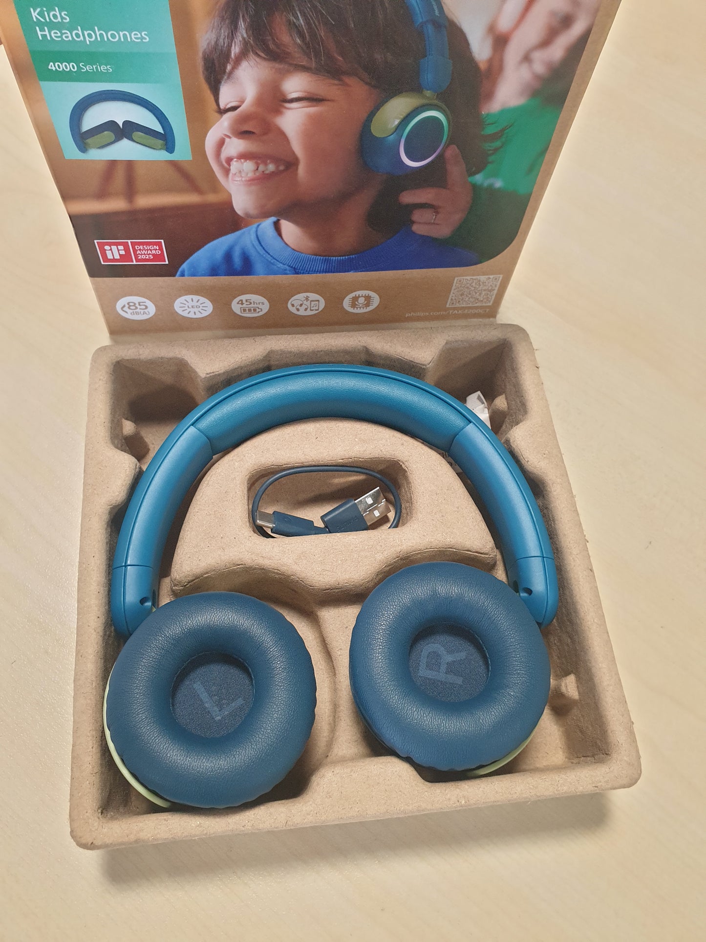 266513 - PHILIPS TAK4200CT, Kufje të palosshme në vesh për fëmijë, Kufizues volumin, ndarje audio, kabllo 3.5 mm dhe USB-C të përfshira, Crystal Teal.