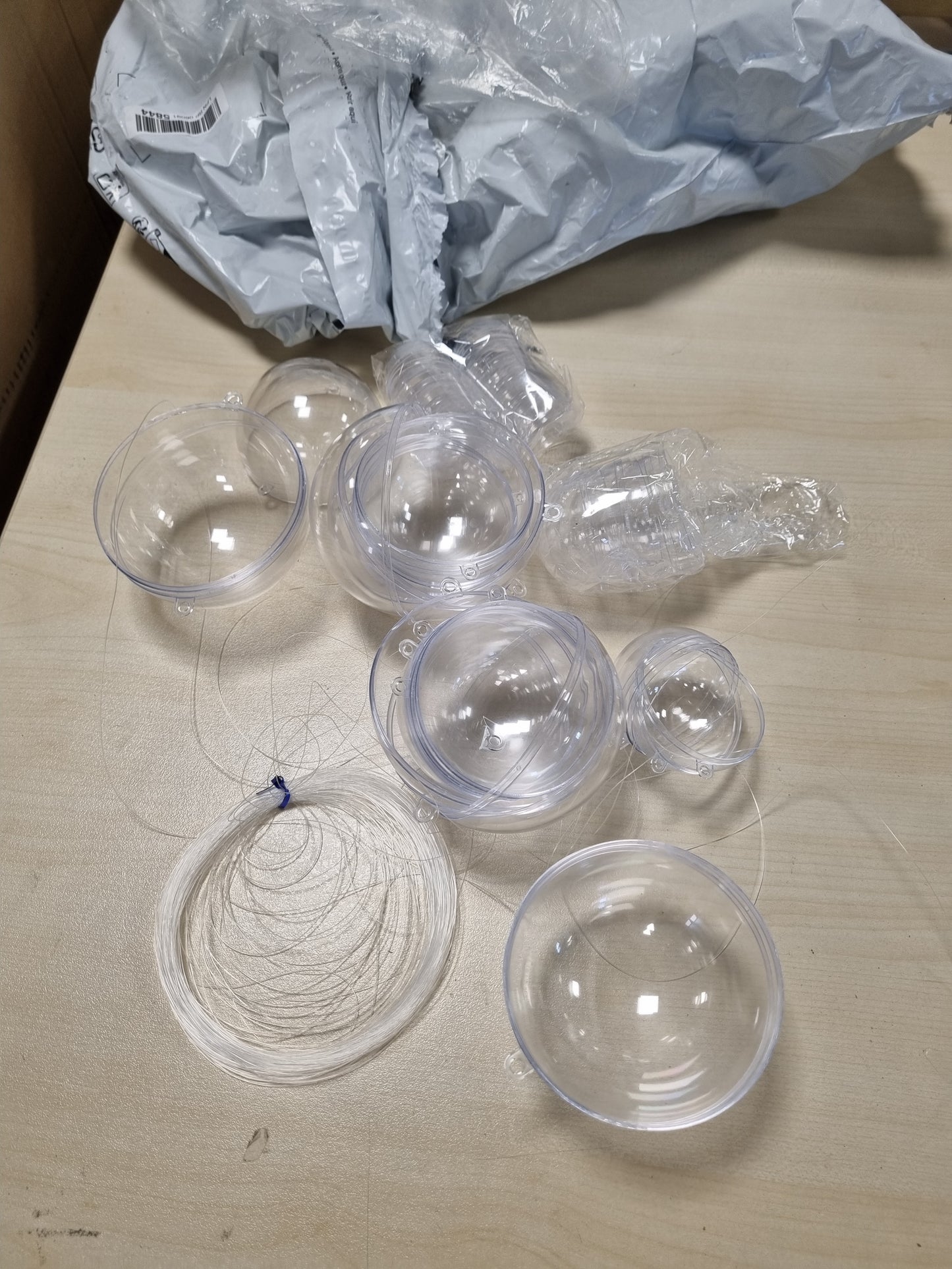 224623 - 25 copë sfungjerë Krishtlindjesh, topa transparentë plastikë të mbushshëm për dekorime dasmash, ditëlindjesh, pemësh Krishtlindjesh
