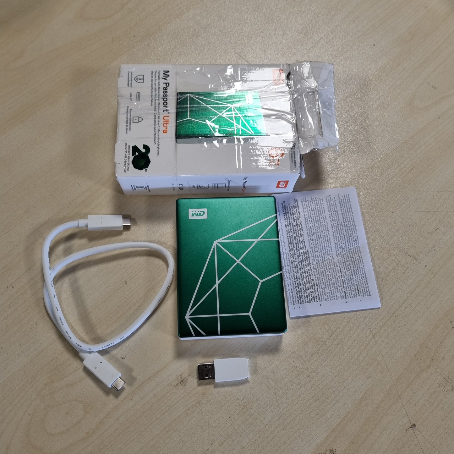 268858 - WD MY PASSPORT ULTRA, 6 TB, MEMORIE E JASHTME PORTATIVE, HARD DISK I JASHTEM, SOFTUER ME MBROJTJE NGA PROGRAMET RANSOMWARE, MBROJTJE NGA KOPJET REZERVË DHE FJALËKALIMI – EDICIONI I 20-TË I PËRVJETORIT TË EMERALD