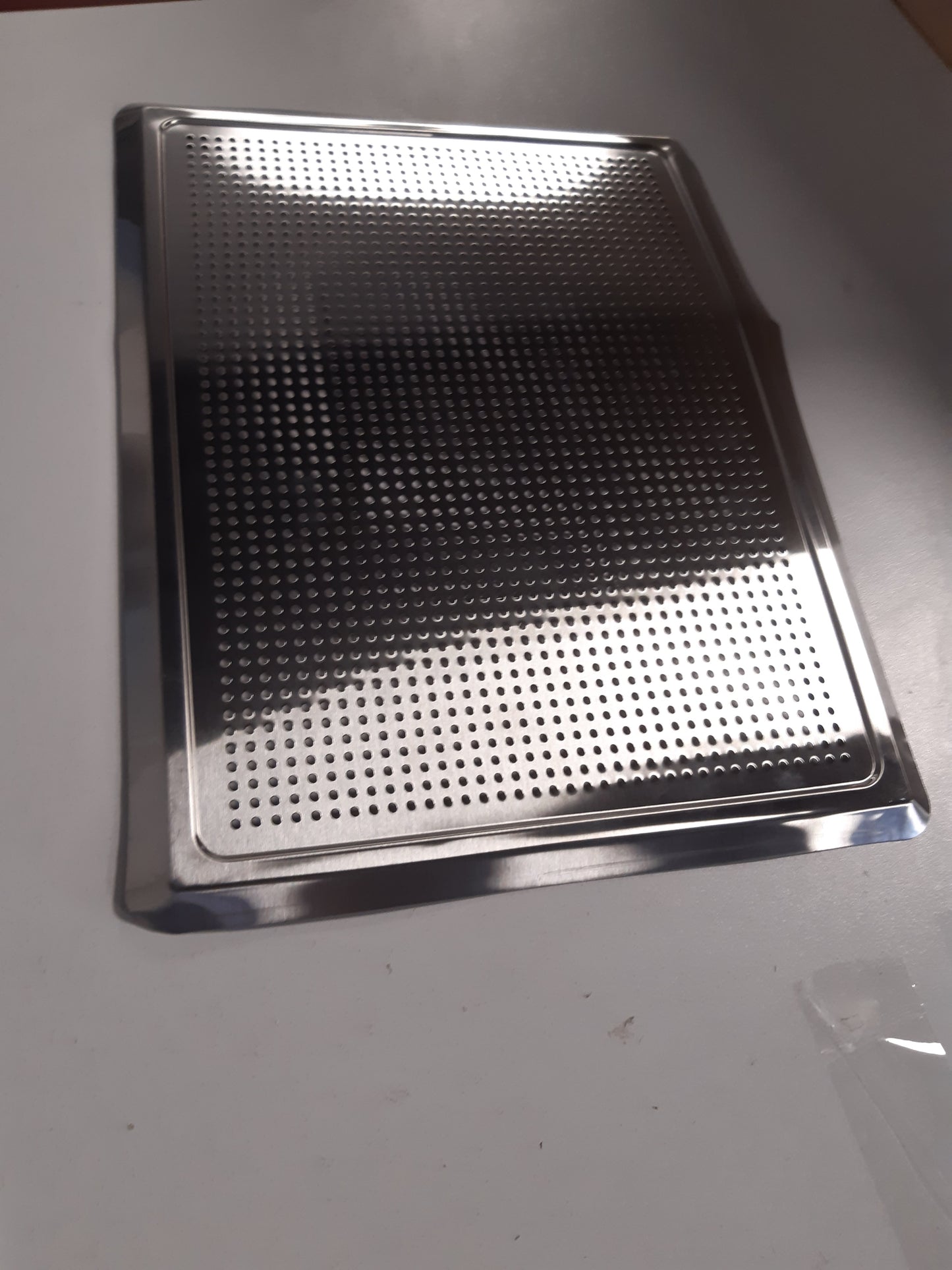 253279 - ZENKER Tepsi alumini e shpuar, gri, 40 x 30 x 1.5 cm