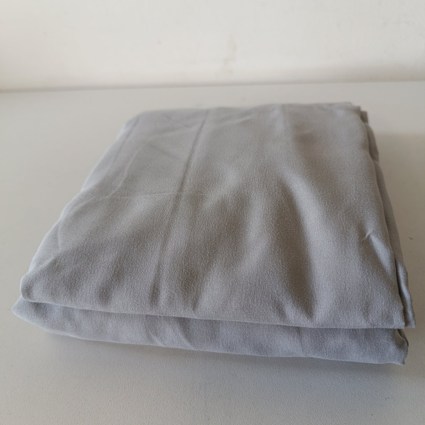220159 - TODOCAMA - Çarçaf i rregullueshëm me mikrofibër të lëmuar ekstra të butë, për shtrat 80 x 190/200 cm, gri e çelët