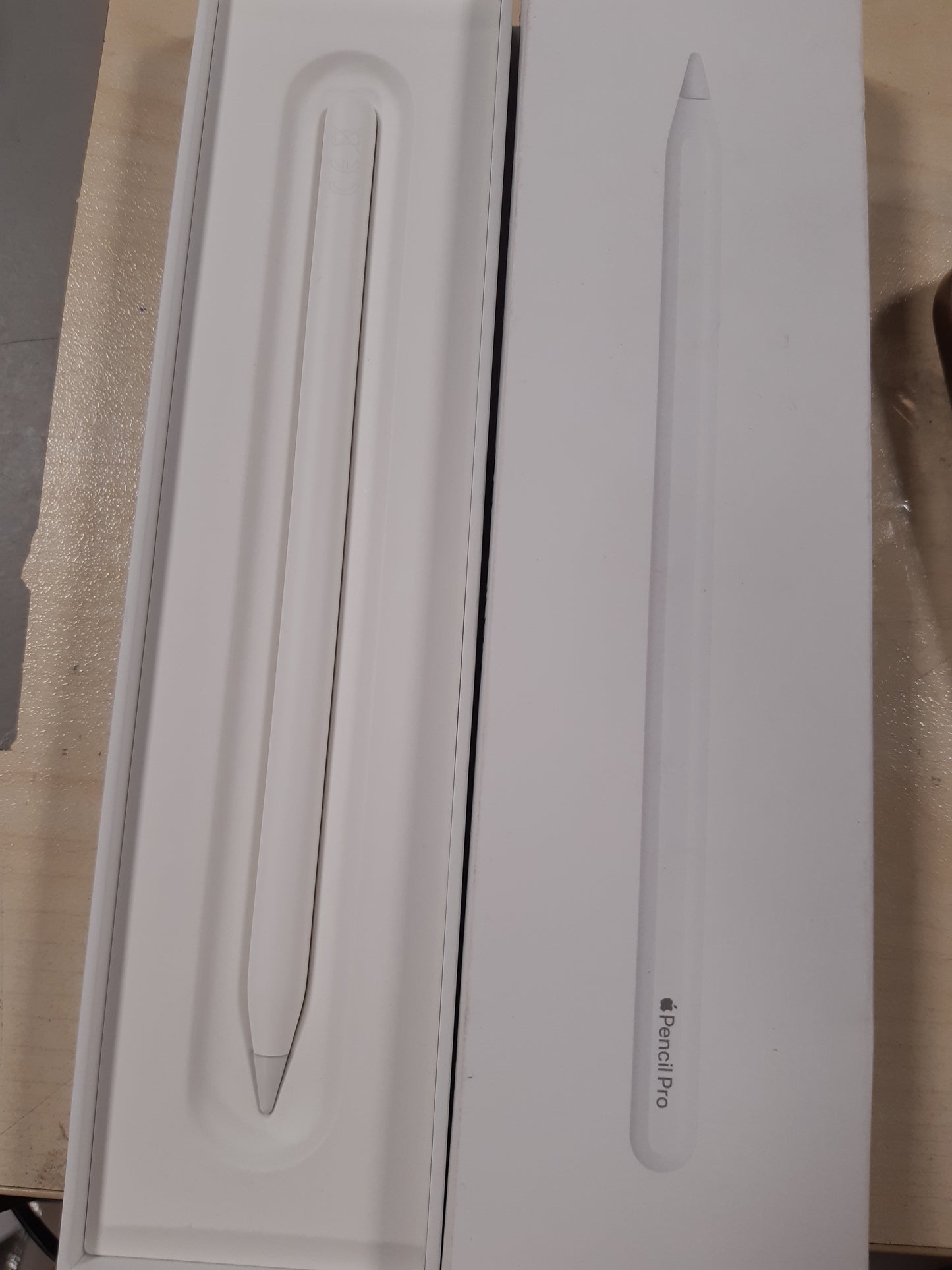 266067 - APPLE Pencil Pro, precizion perfekt në piksel, ndjeshmëri ndaj presionit dhe pjerrësisë, vonesë e ulët, për shënime dhe vizatime