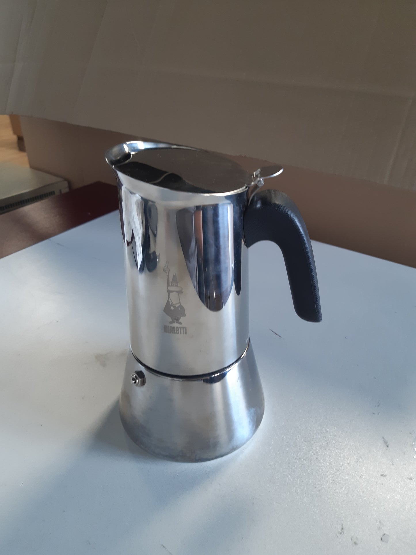 167411 - BIALETTI - Venus Induction i Ri, Makinë Espresso Kafeje prej Çeliku Inox, e Përshtatshme për Të Gjitha Llojet e Sobave, Kapacitet 460ml, 10 Gota, Materiale Alumini, Ngjyra Argjendi
