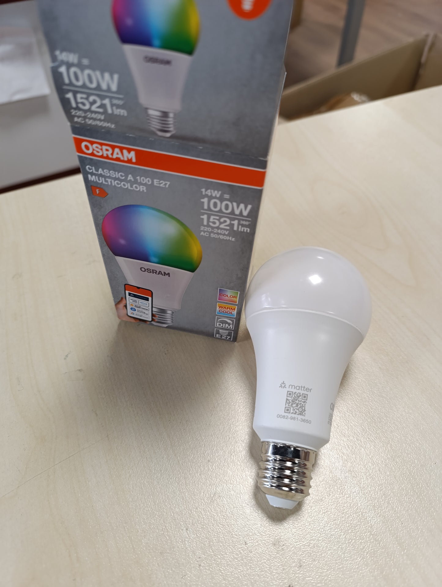 168142 - OSRAM SMART+ RGBW - Llambë LED E27, Përdorim me WiFi, Përshtatshme për ALEXA, Konfigurim me Një Klikim, Ekuivalent 100W, Ngjyra e Bardhë 2700-6500K, 16 milionë Ngjyra RGB, Pako 1 Copë