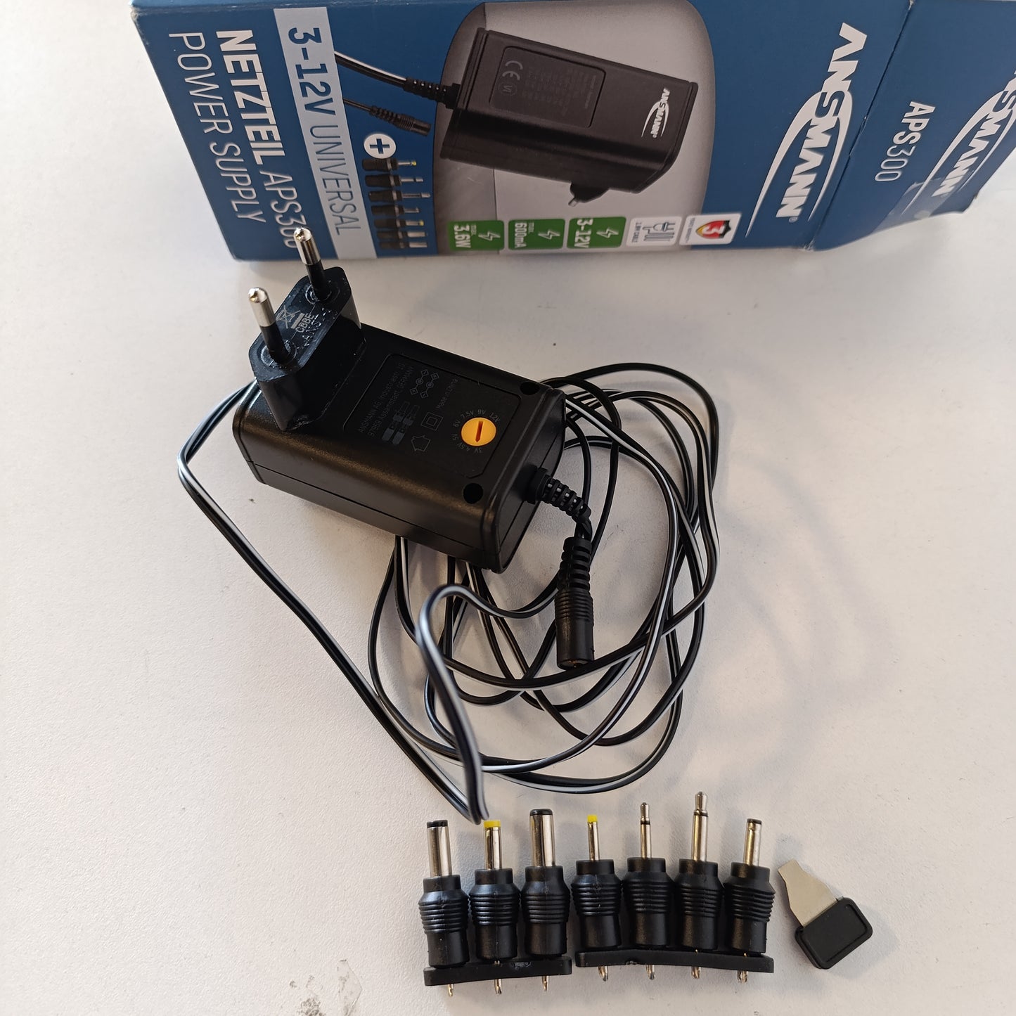 269286 - ANSMANN Furnizim universal me energji 3-12V maks. 300mA maks. 3.6W, Furnizim me energji me ndërrim DC, karikues me 7 priza adaptuese për pajisje elektronike shtëpiake