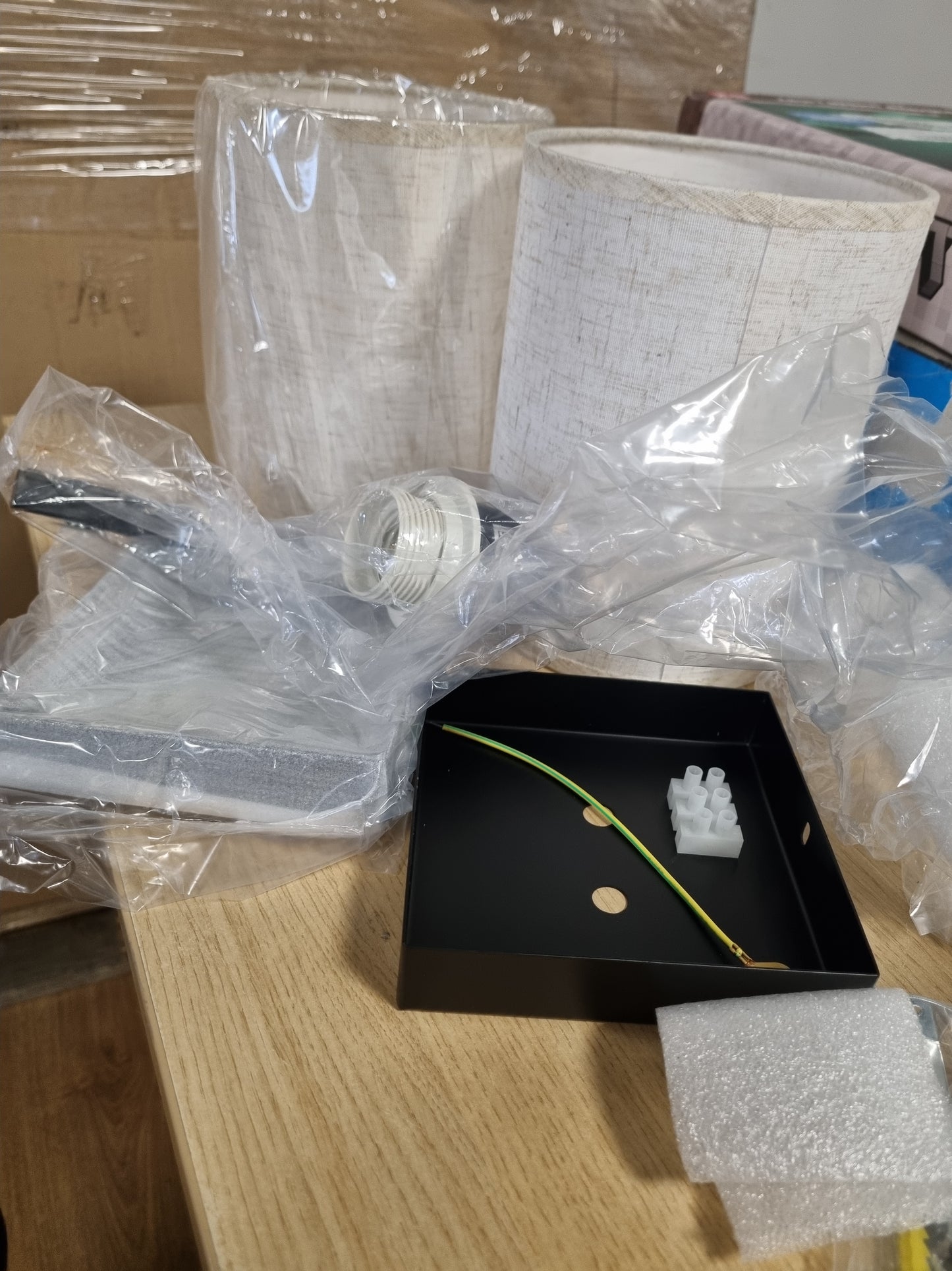 213597 - Set prej 2 llambash muri pa tel me bateri, llamba muri të rikarikueshme me llamba karikimi të shkëputshme dhe me errësim 5000mAh