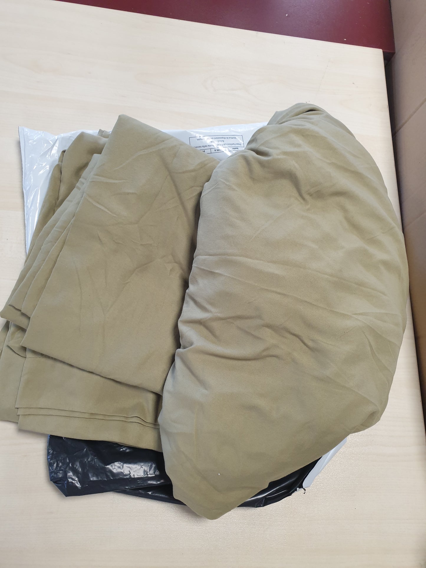 240212 - UTOPIA BEDDING Set çarçafësh me 4 copë, mikrofibër i lëmuar, rezistent ndaj tkurrjes dhe zbehjes, ngjyrë ulliri
