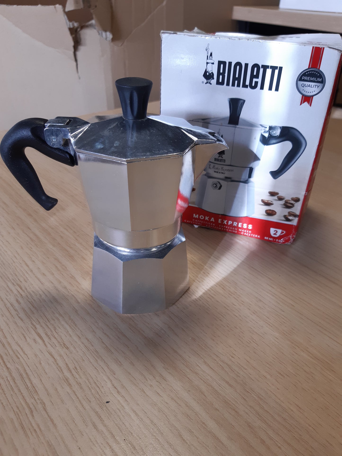 154784 - BIALETTI Makinë Kafeje Moka Express, jo e Përshtatshme për Induksion, me Dorezë Kundër Djegies, 2 Filxhanë, Kapacitet 90ml, Materiali Alumini