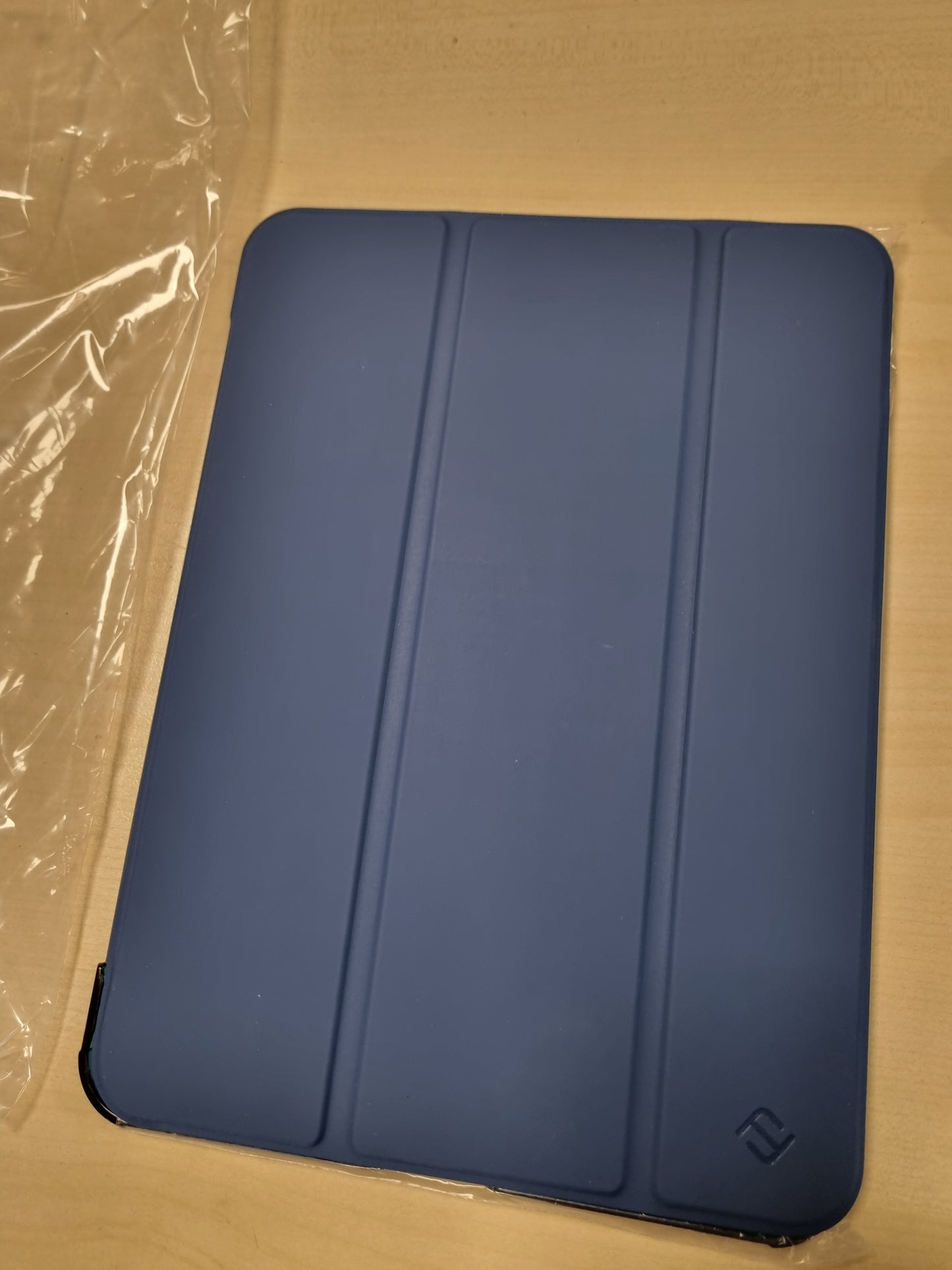 267362 - FINTIE Mbështjellëse për iPad 11 inç (A16) dhe 10.9 inç 2022 - Ultra e hollë, mbulesë e pasme transparente, gjumë/zgjim automatik, blu e errët