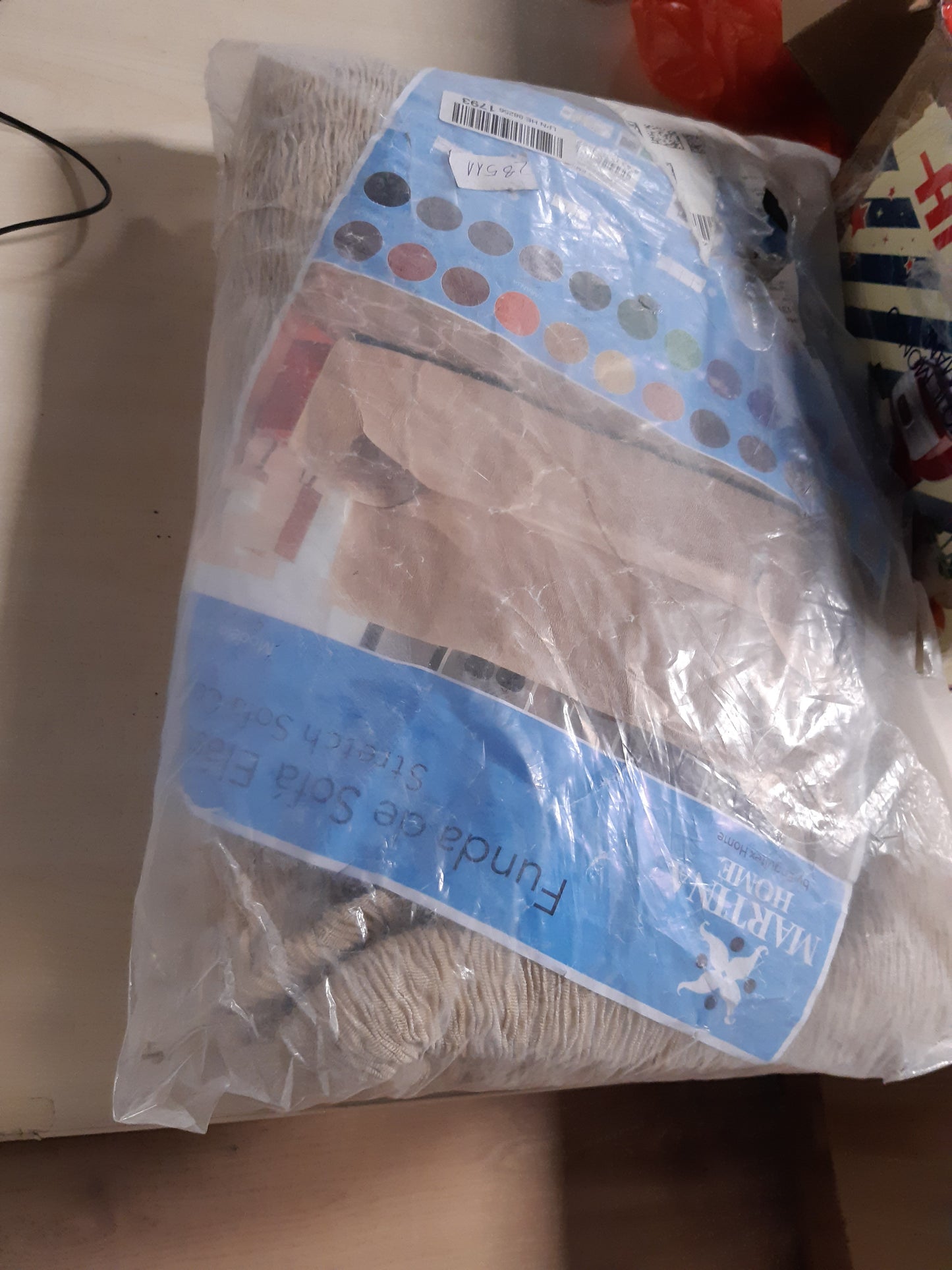 28511 - MARTINA HOME Mbulesë Emilia, Material Pëlhurë, Ngjyrë Bezhë, Për 3 Vende (170-220 cm)