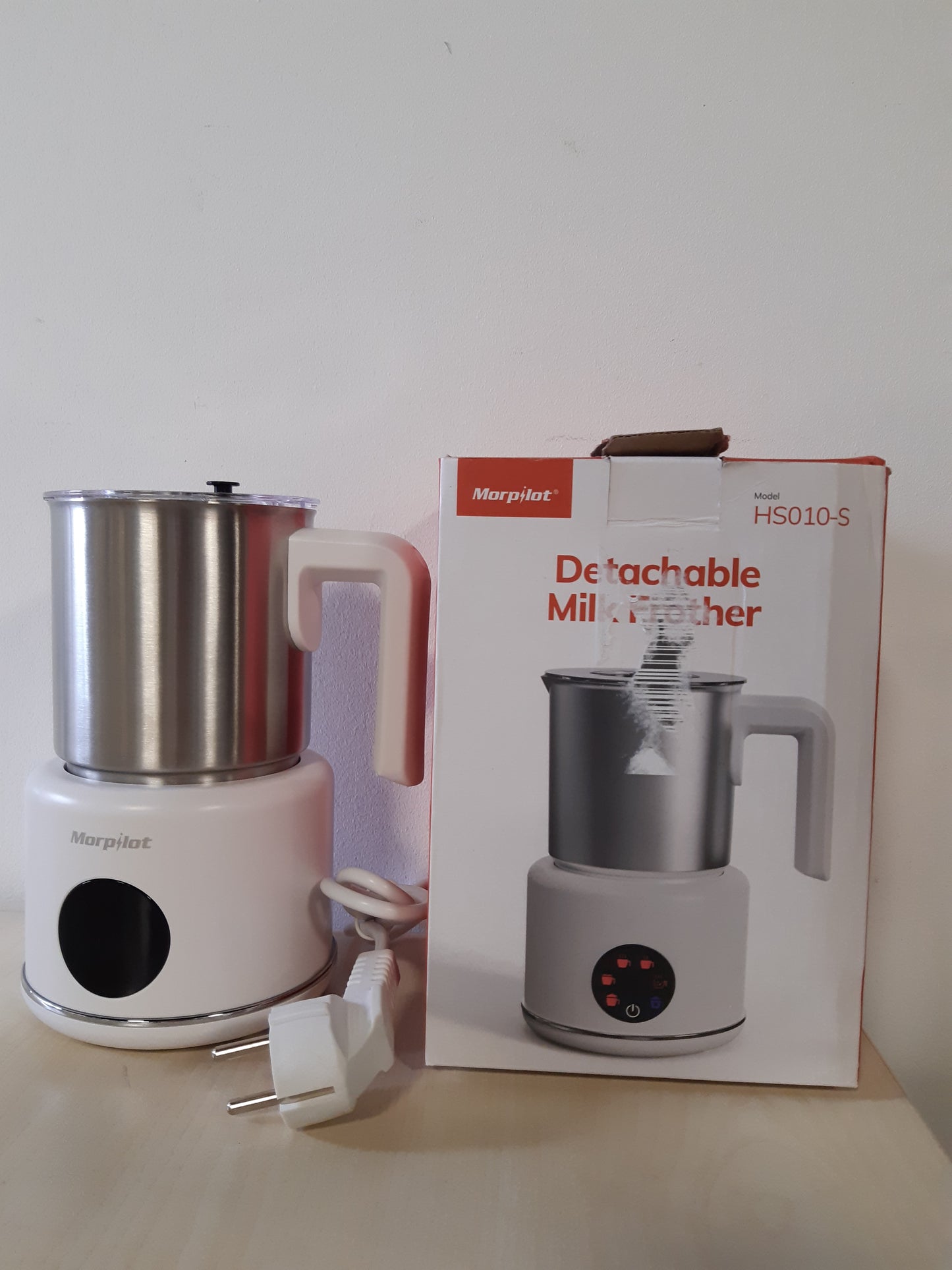 153359 - MORPILOT Shkumëzues Qumështi Elektrik, Materiali Çelik Inoks, Funksioni 6 në 1, Kapacitet 250ml për Cappuccino ose 500ml për Qumësht të Nxehtë, Dizajni i Ndarë, Ngjyra e Bardhë