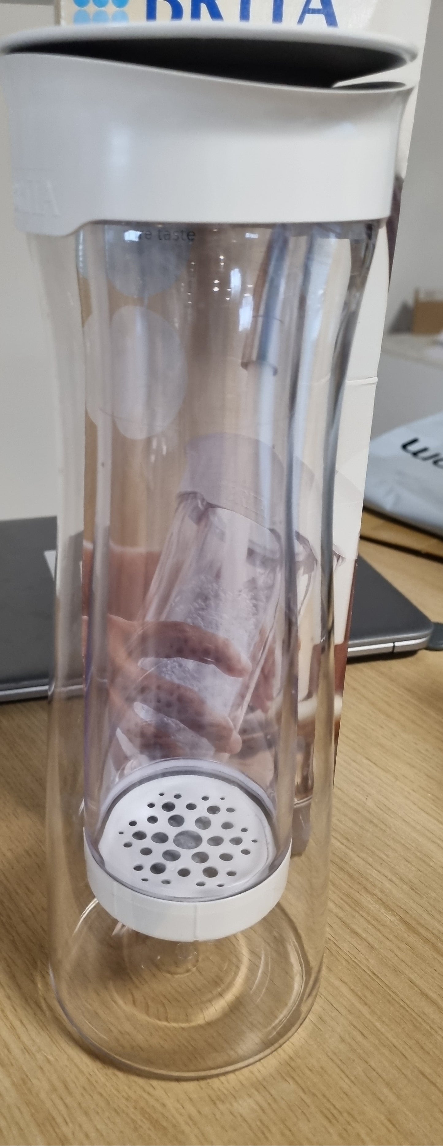 214540 - BRITA Karafë me Filtër Uji, e bardhë (1.3L) me 1 filtër MicroDisc