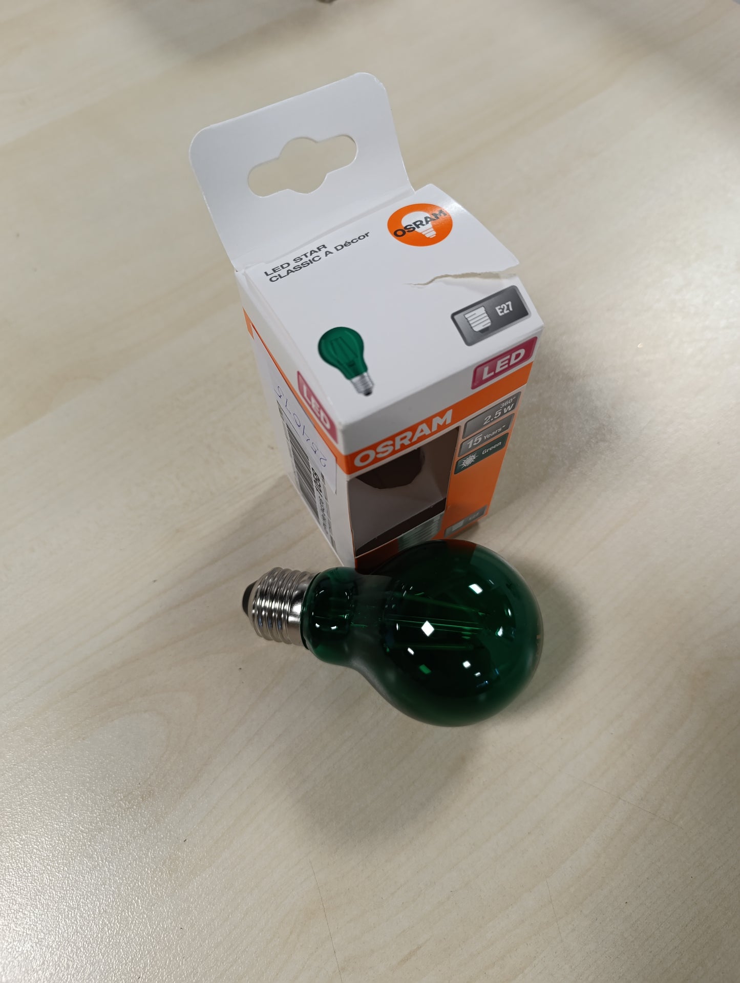 254075 - OSRAM Llambë LED | Baza: E27 | Jeshile | 7500 K | 2.50 W | Ekuivalente me 15 W | E tejdukshme | LED STAR DECO CLASSIC A