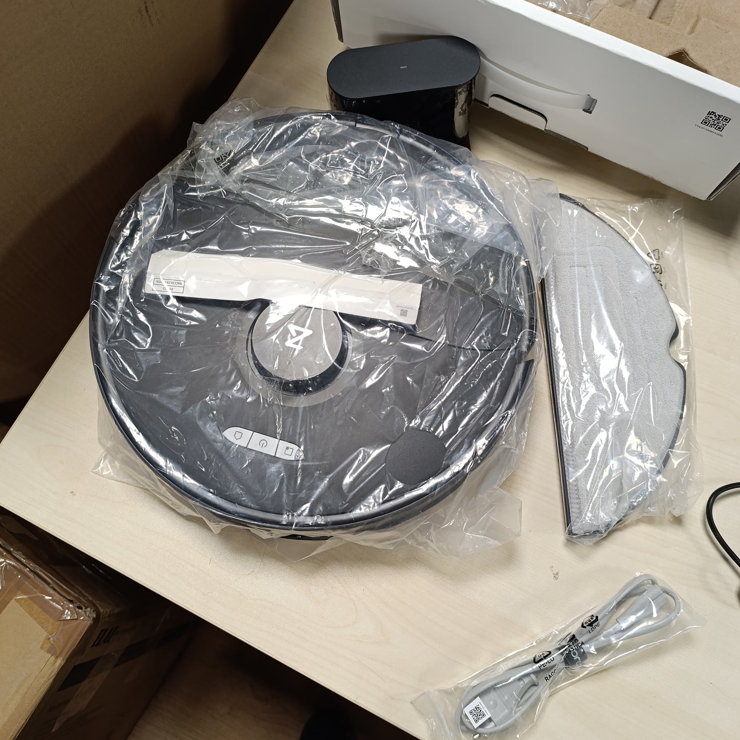 119004 - ROBOROCK S8 Fshesë Robotike me Thithje 6000Pa, Furçë të Dyfishtë, Shmangie Pengesash 3D, dhe Kompatibilitet me Alexa për Qimet e Kafshëve Shtëpiake
