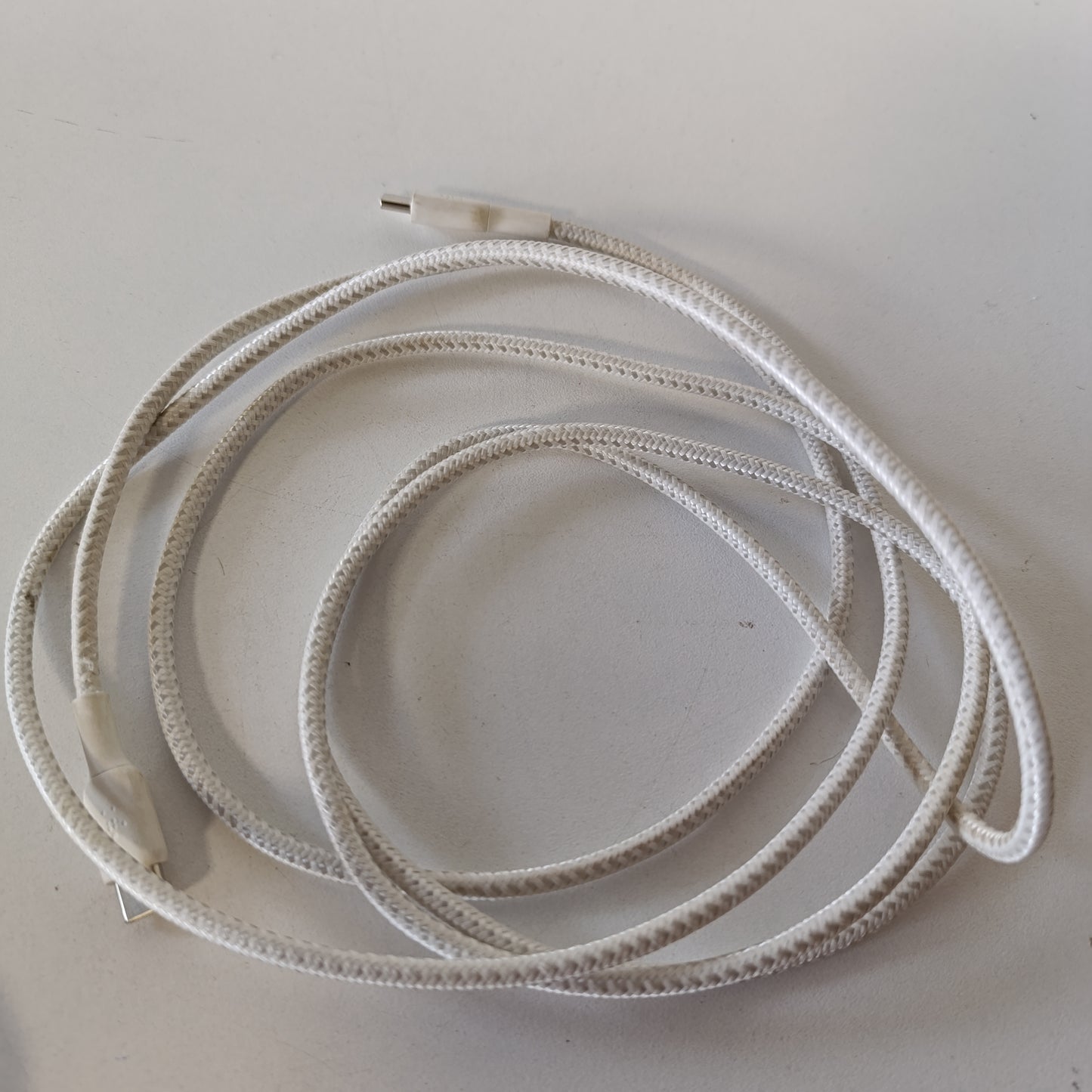 268908 - Kabllo BELKIN BOOSTCHARGE 2m USB-C në USB-C, për iPhone 16, 15, Samsung Galaxy S24, S23, Note10, Pixel 9, Pixel 8, iPad Pro, Nintendo Switch, e bardhë