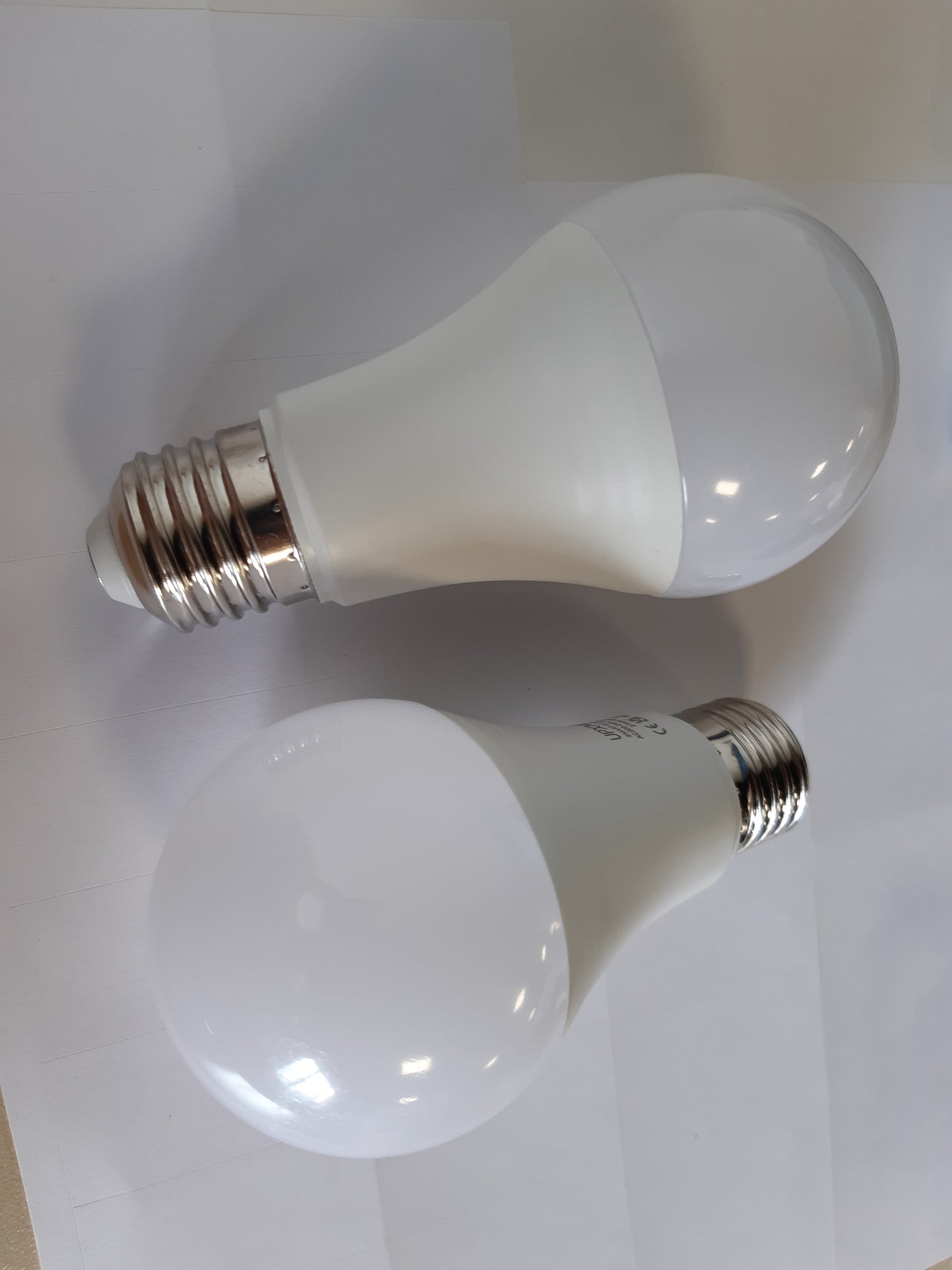 248033 - UPXNBOR Llambë inteligjente E27, Llambë LED WiFi RGBWW, 850LM, Aksesor Alexa, i pajtueshëm me Alexa dhe Asistentin Google, 2.4GHz, Pako me 2