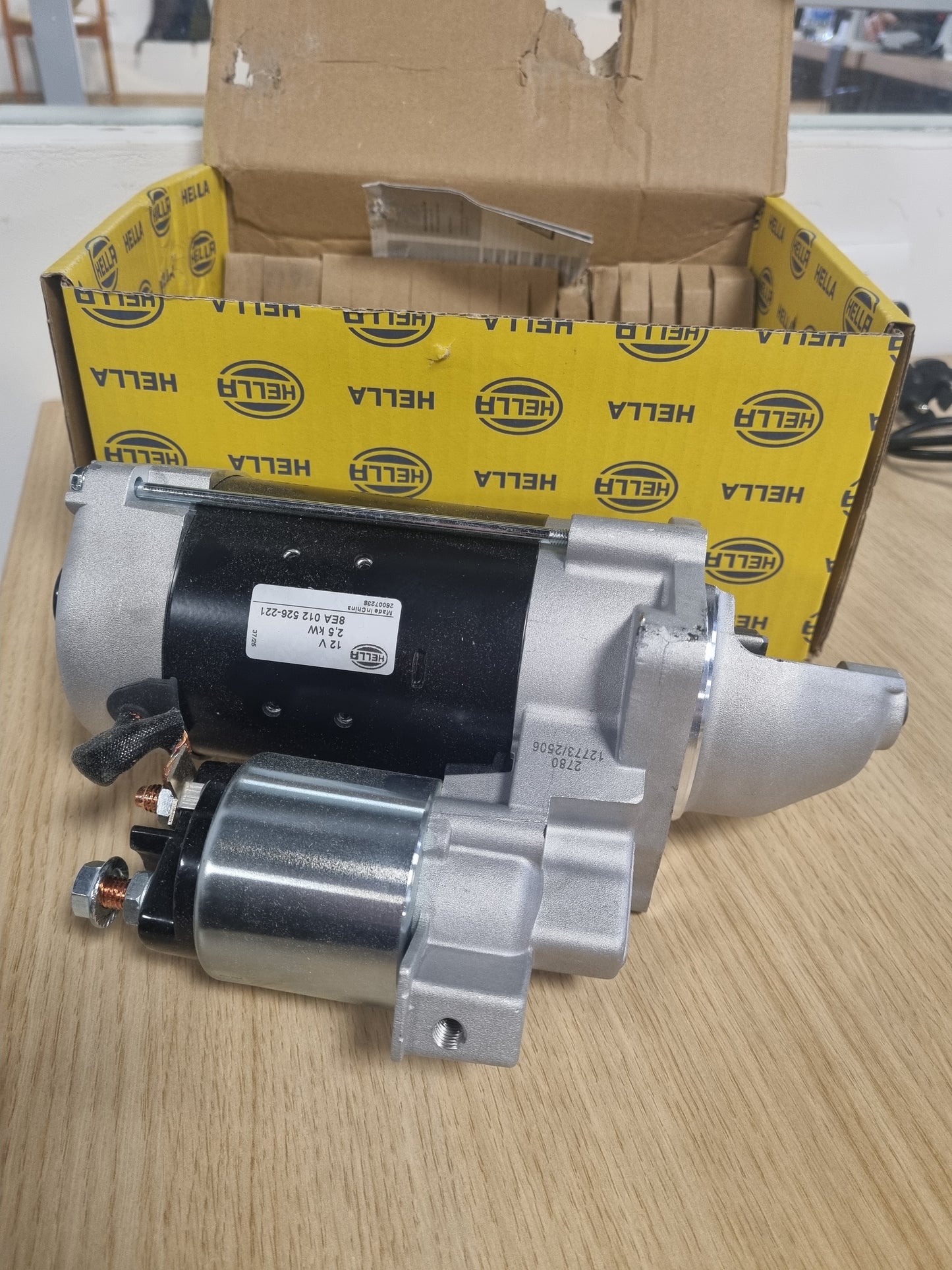 165442 - HELLA 8EA 012 526-221 Starter Motor, 12V, 2.5kW
