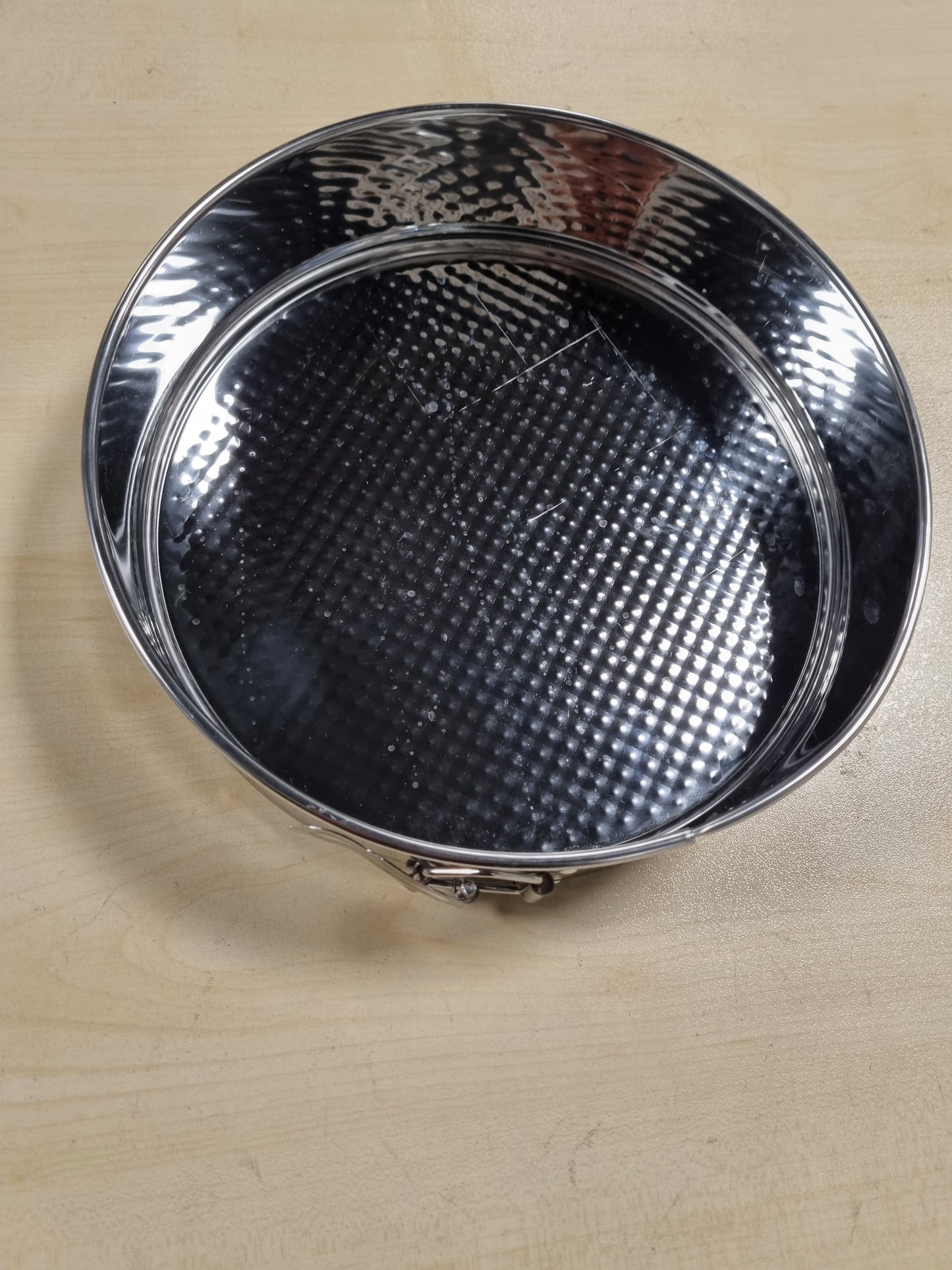 258022 - IBIL 650226 Tavë për tortë e shkëputshme prej çeliku inox 26 cm