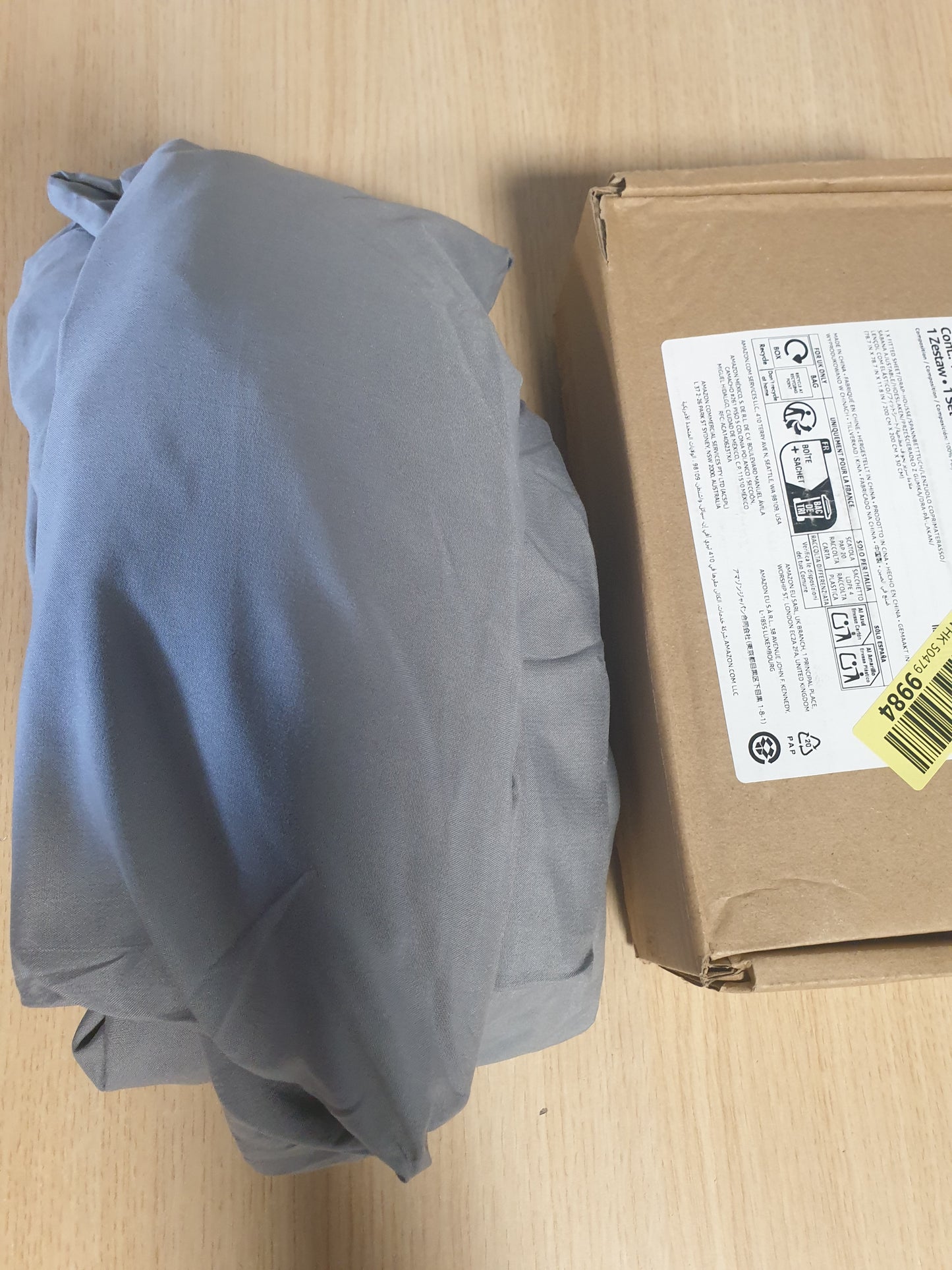 215973 - AMAZON BASICS Çarçaf i montuar me mikrofibër - Lartësia e dyshekut deri në 30 cm, 200 x 200 cm, Gri e errët