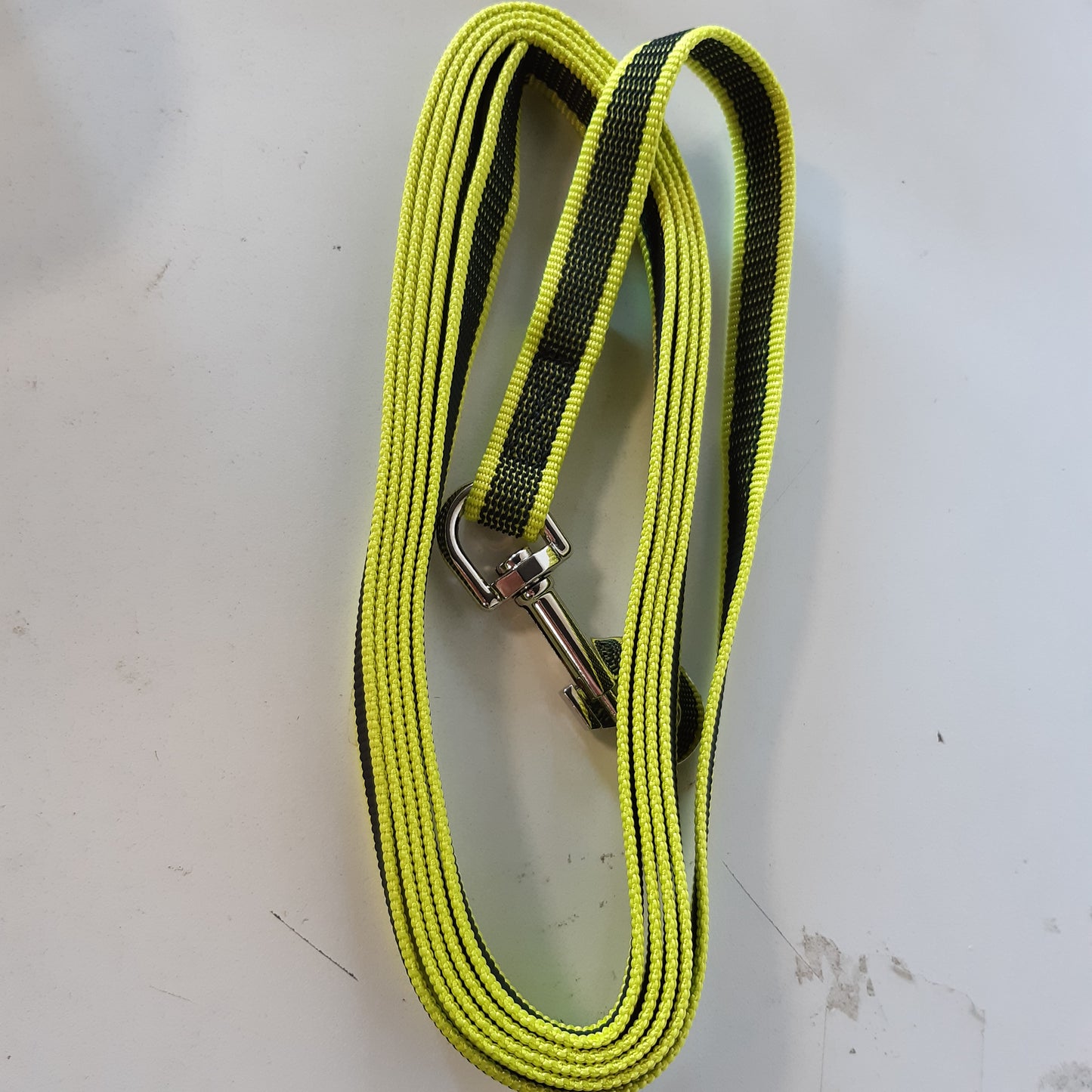 220103 - JULIUS-K9 SUPER-GRIP CORREA SIN ASA ME NGJYRA DHE GRI 20 MM X 3 M GRI NEON