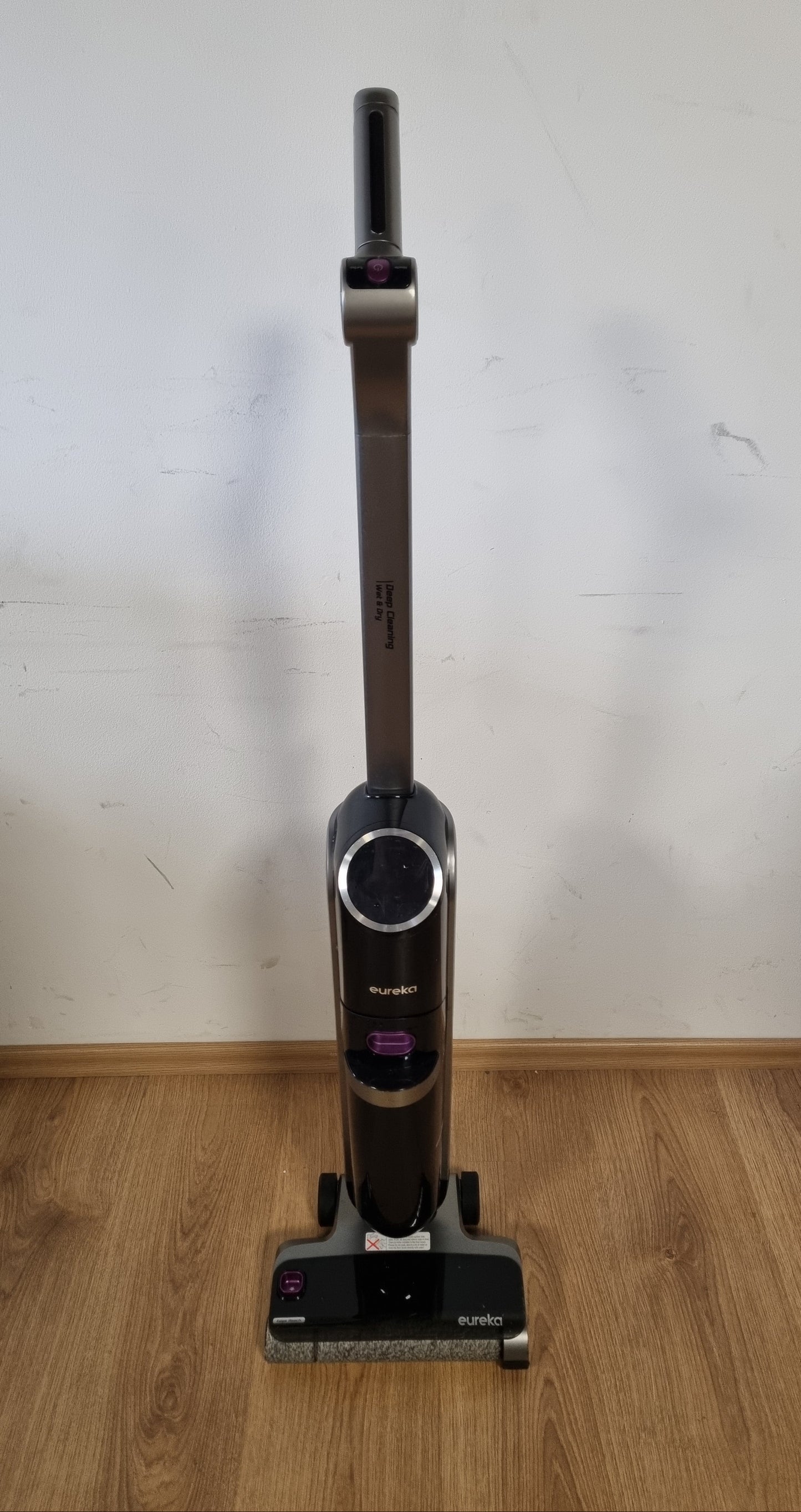 144084 - EUREKA RapidWash NEW630 - Fshesë Dyshemeje me Korrent për Lagësht/Të Thatë, Anim deri në 170°, Tharje me Ajër të Nxehtë 60°, Fuqi Thithjeje 21,600pa, Bateri me Jetëgjatësi 38 Minuta, Vetëpastrim/Anti-ngatërrim, Rezervuar i Dyfishtë, Ekran LED