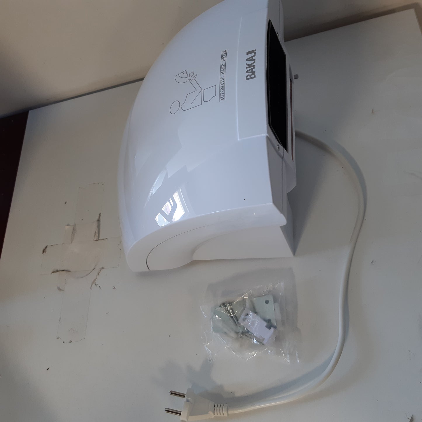 255469 - BAKAJI Tharëse duarsh me ajër të nxehtë automatike për banjo, me montim në mur dhe me sensor fotoelektrik, 2000 vat, me kabëll automatik elektrik për peshqir në hotel