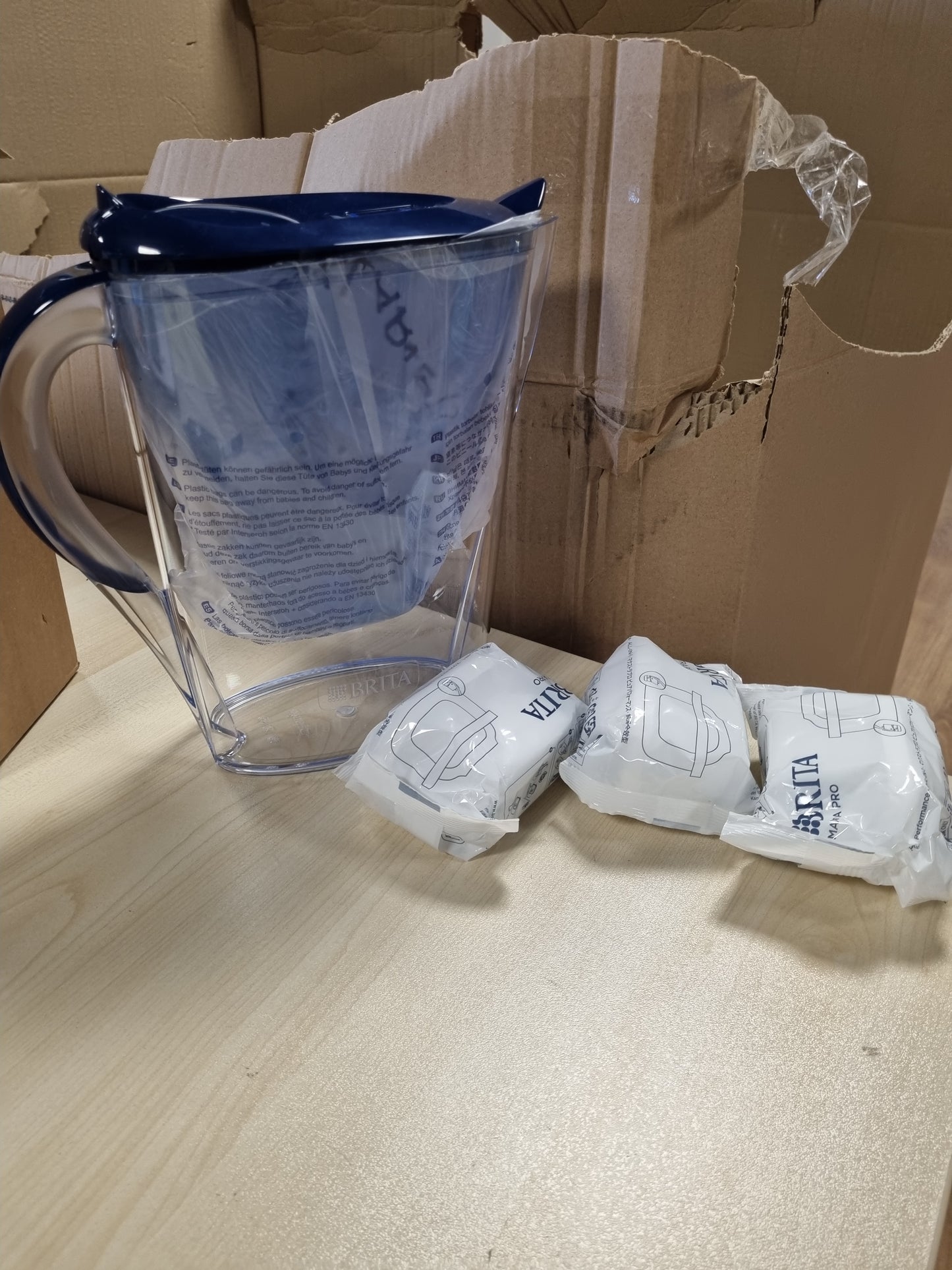 208856 - BRITA - Enë Filtri Uji Marella Blu, Kapacitet 2.4L, me 3 filtra MAXTRA PRO, Zvogëlojnë Klorin, Gëlqeren, PFAS dhe Metalet, Elegante dhe Funksionale
