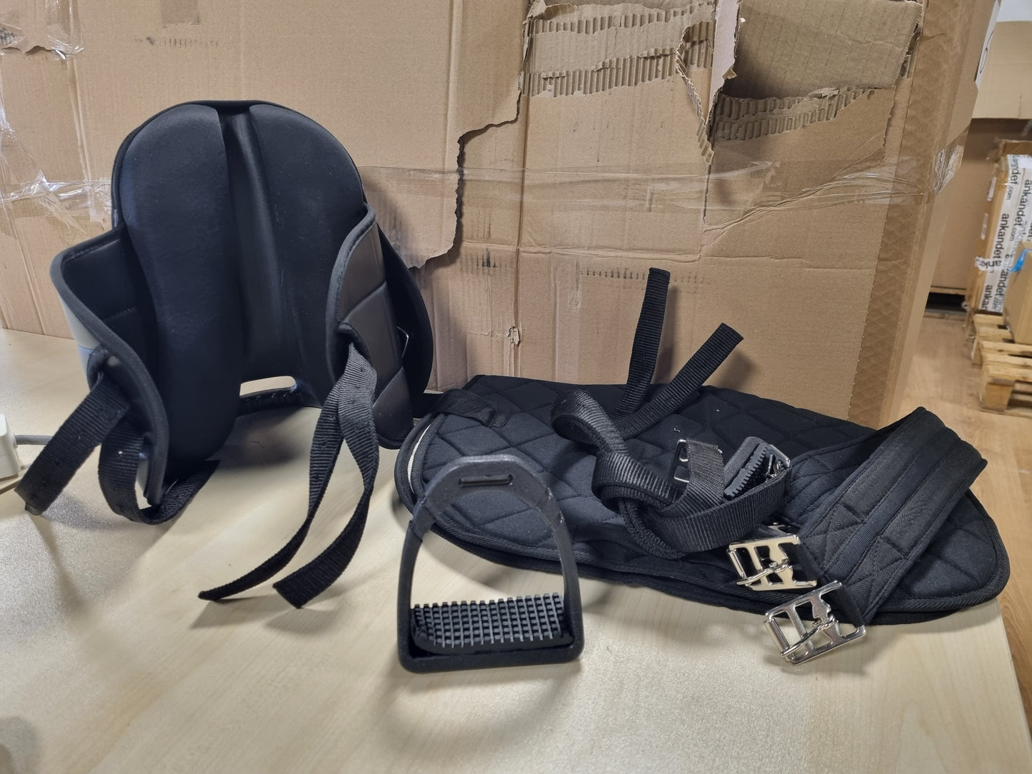 231158 - PFIFF Kit shale 103106 për Shetland ose kuaj në dru të zi