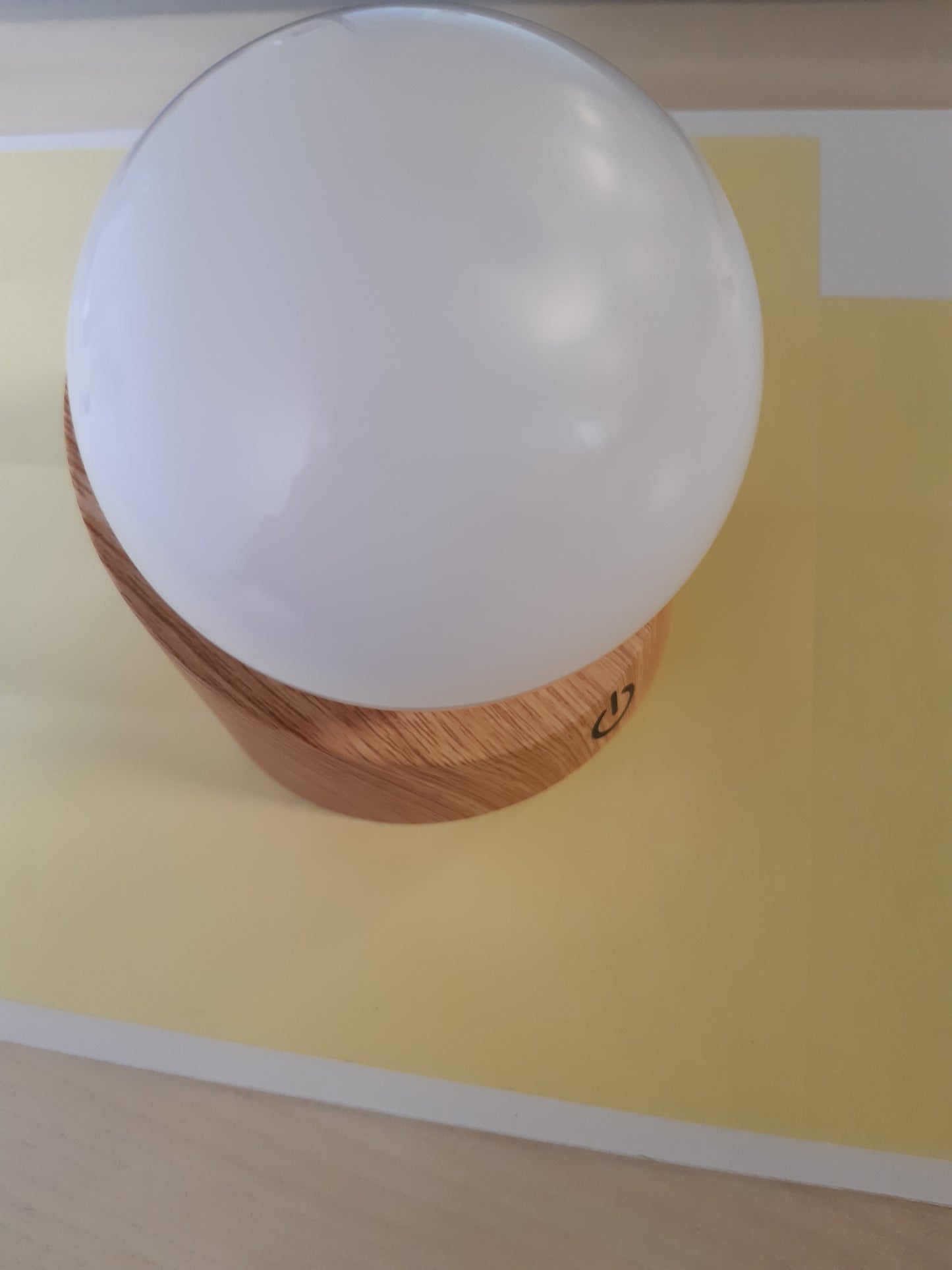 253177 - BRILONER - Llambë Mini LED Pa Tel Tavoline, IP54, Kontroll me Prekje, Errësim Hap pas Hapi, Bateri dhe Burim Drite i Ndërrueshëm, 10 x 8 x 9 cm, Dru