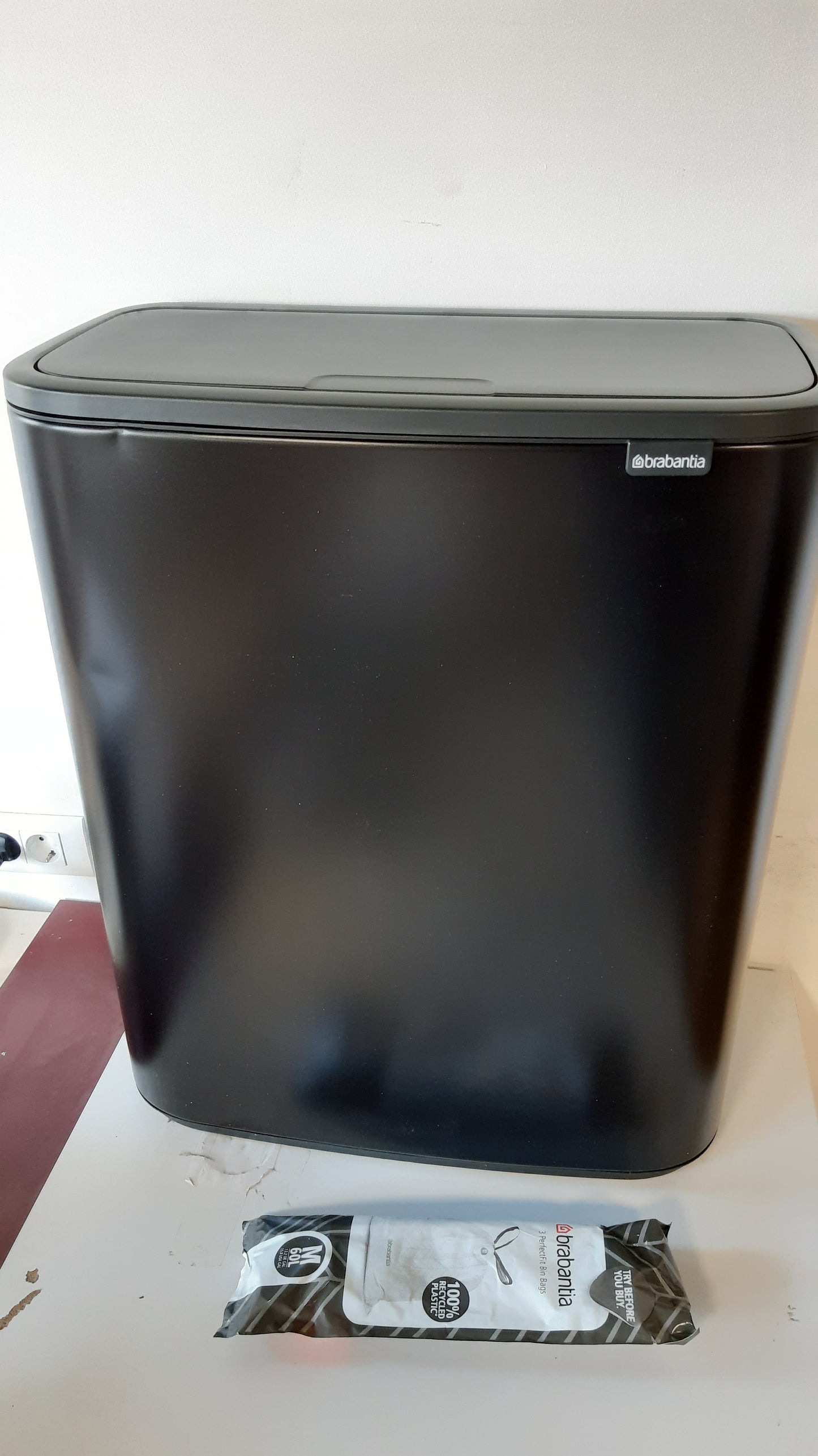 255031 - BRABANTIA Kosh Mbeturinash BO Touch, 60L
