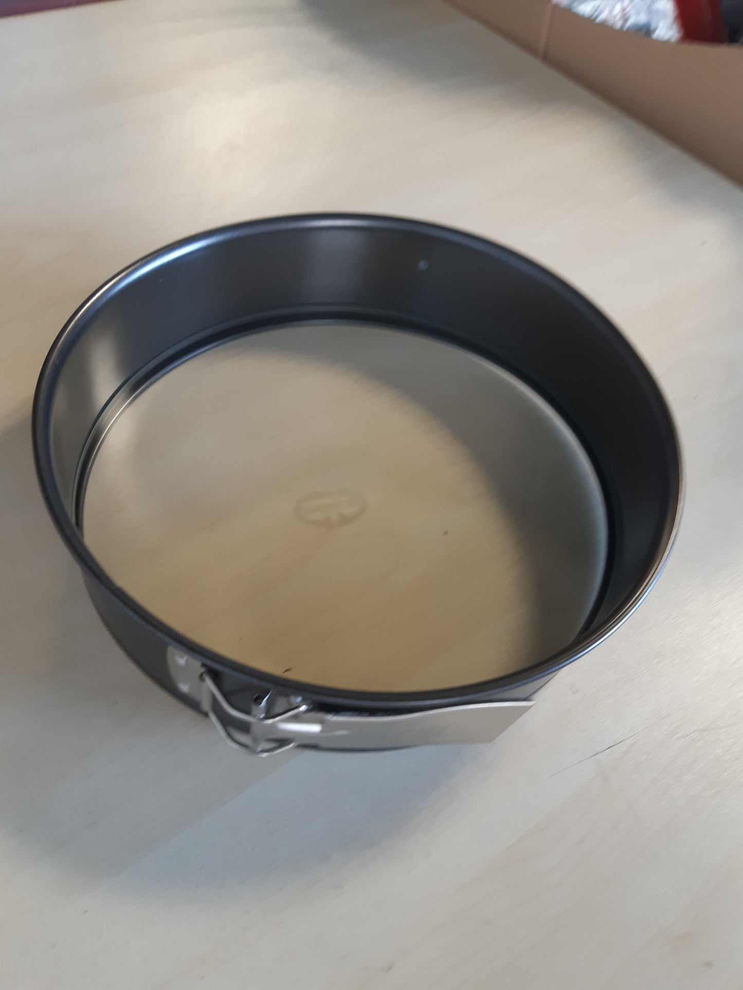 222534 - DR. OETKER Tavë pjekjeje me bazë qelqi Ø 26 cm, rezistente ndaj prerjeve dhe gërvishtjeve, jo-ngjitëse, Sasia: 1 copë
